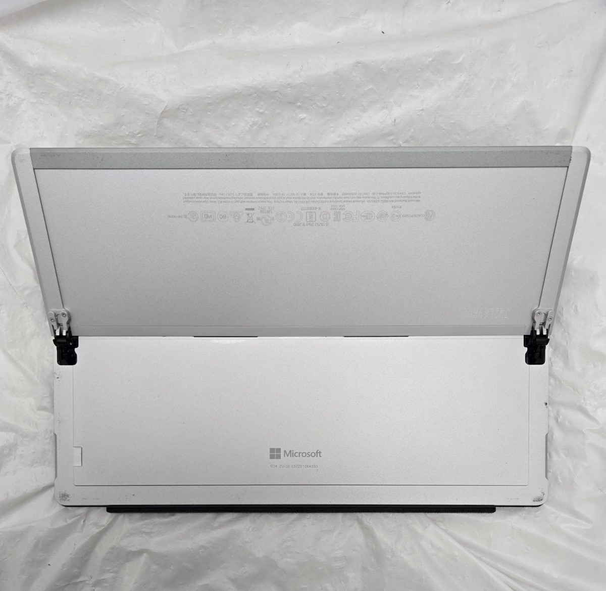 Microsoft Surface Pro 4 : I7-6650U 2.2GHz : 16GB : 256GB SSD : No OS : Tested
