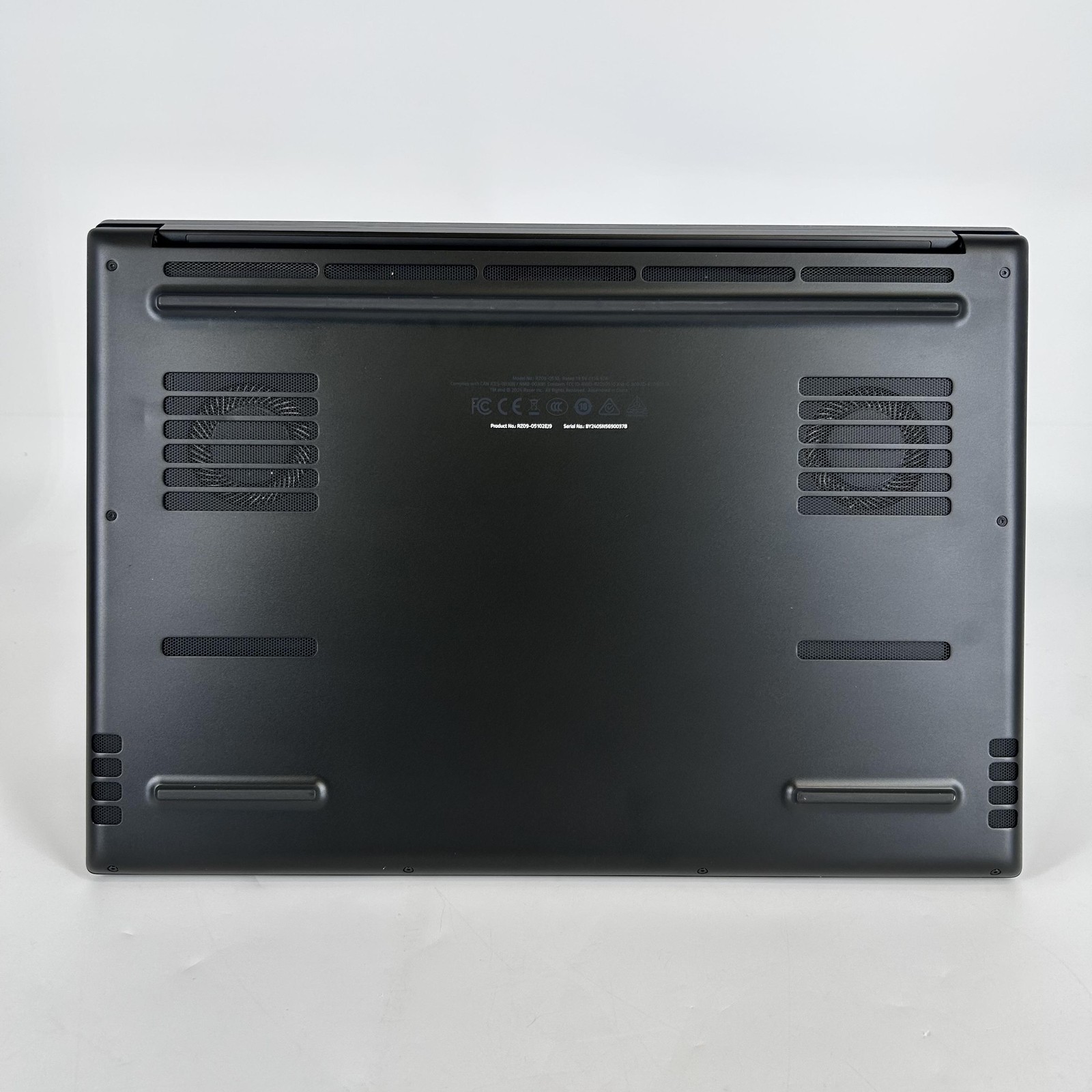 Razer Blade 16 120Hz UHD+ 2024 2.2GHz i9-14900HX 64GB 2TB/2TB RTX 4090 Very Good