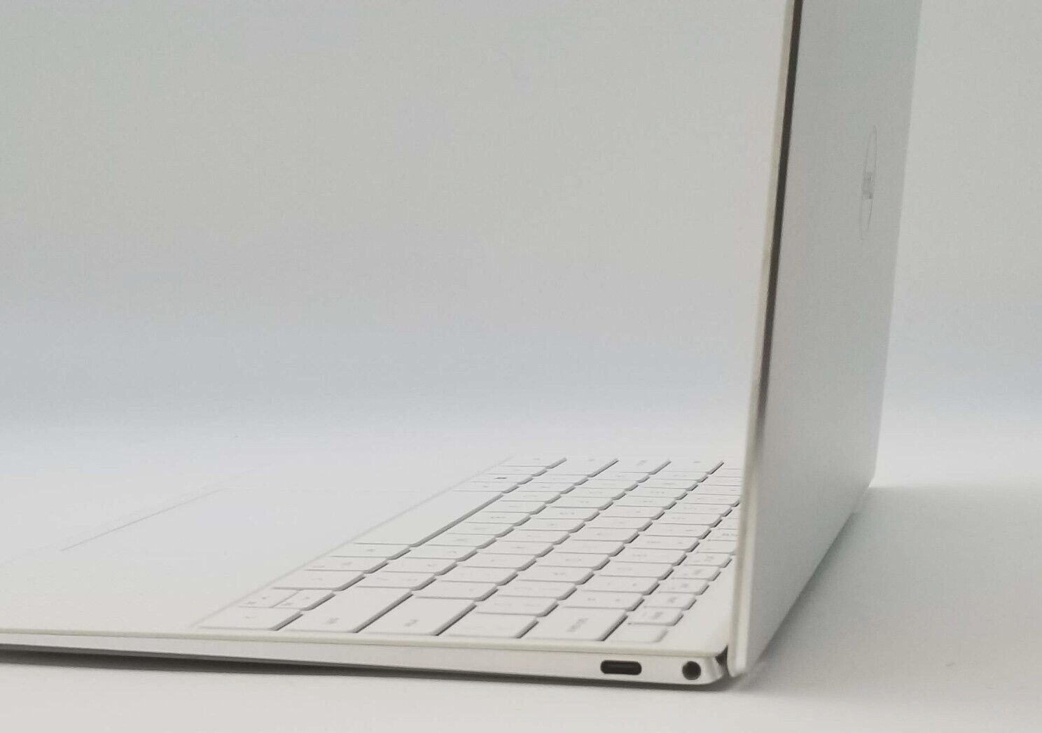 Dell XPS 13 9300 Laptop PC FHD+ Intel Core i7-10th Gen 8GB Ram 512GB NVMe Win 11