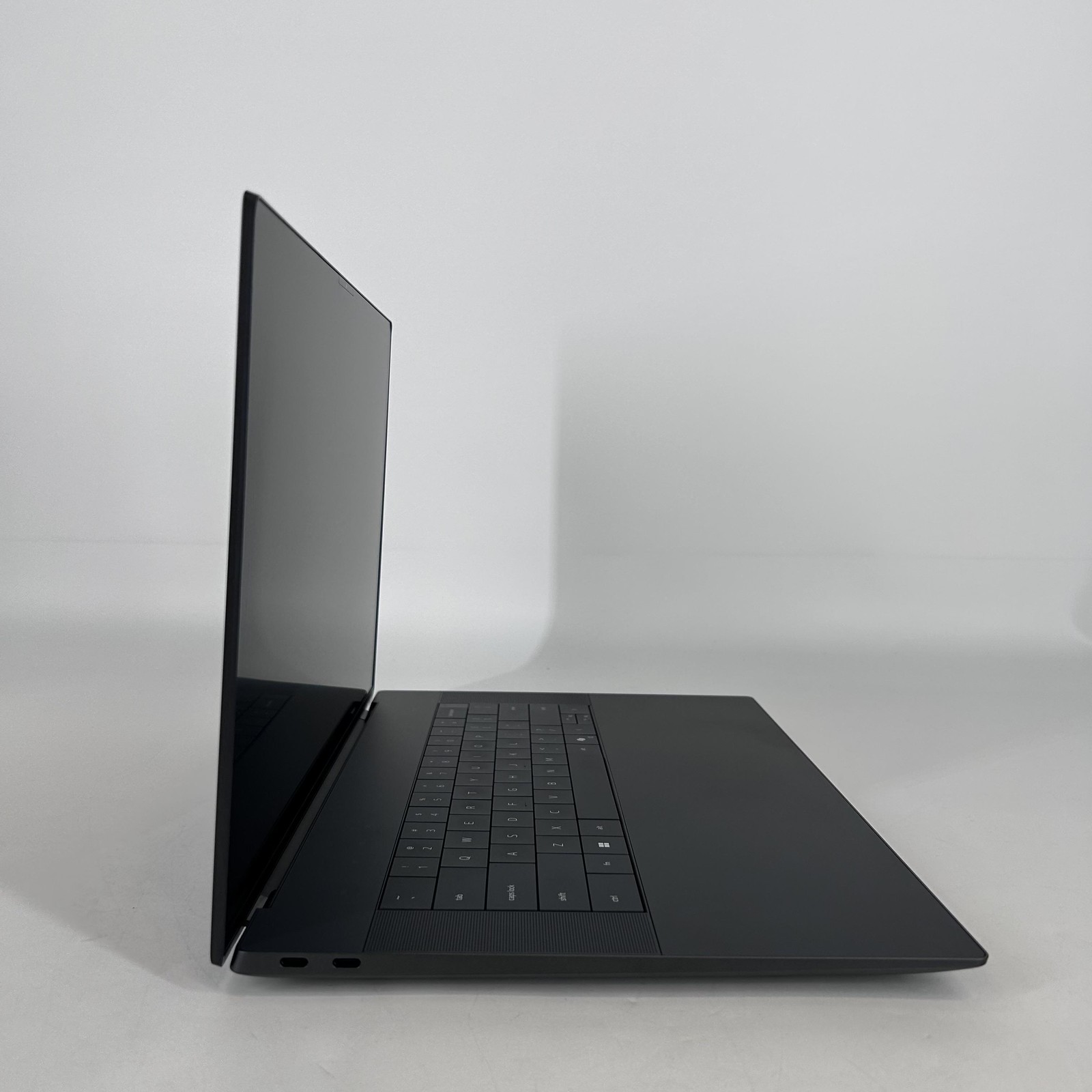 Dell XPS 16 9640 FHD+ 2.5GHz Ultra 9 185H 64GB 4TB SSD NVIDIA RTX 4060 Excellent