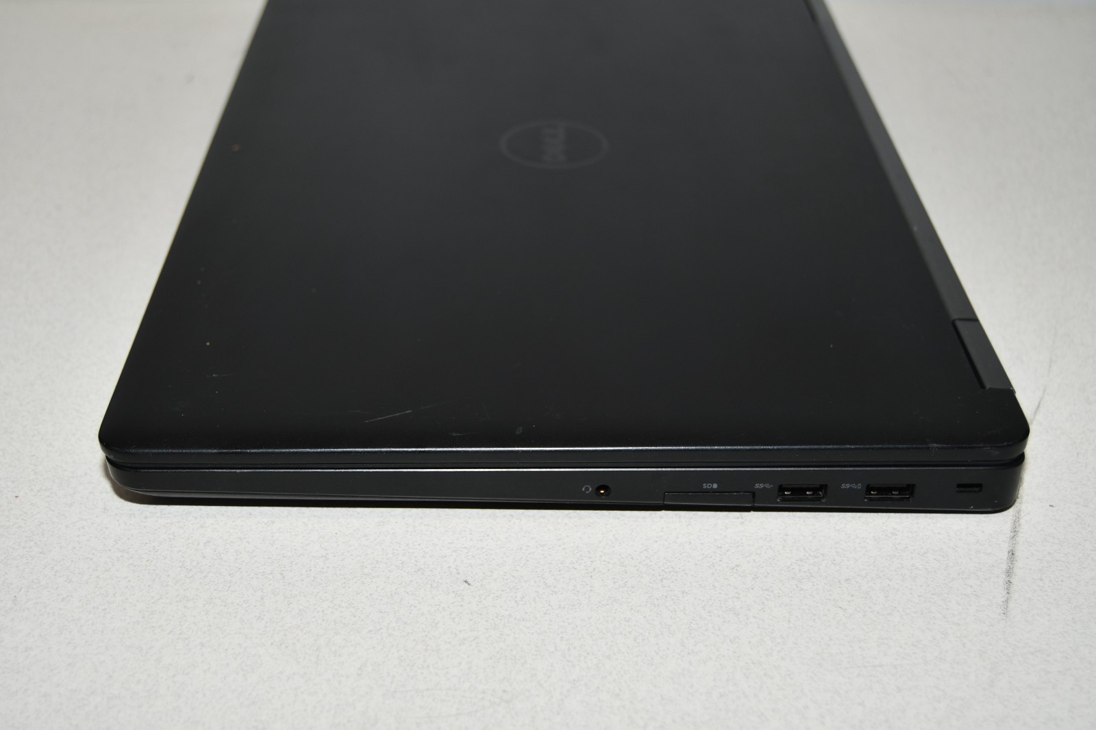 ^ Dell Latitude E5570 15.6″ Intel i7 “Parts Unit” No Power / Ram / HD / Battery