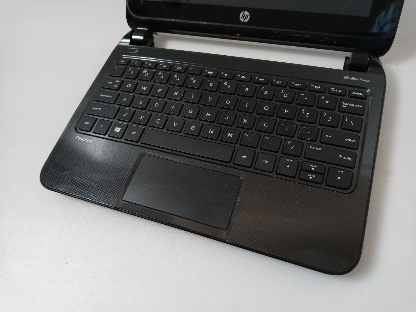 HP Pavilion TouchSmart (10-e010nr) Multi-Touch 10.1″ Laptop Computer, Parts Only