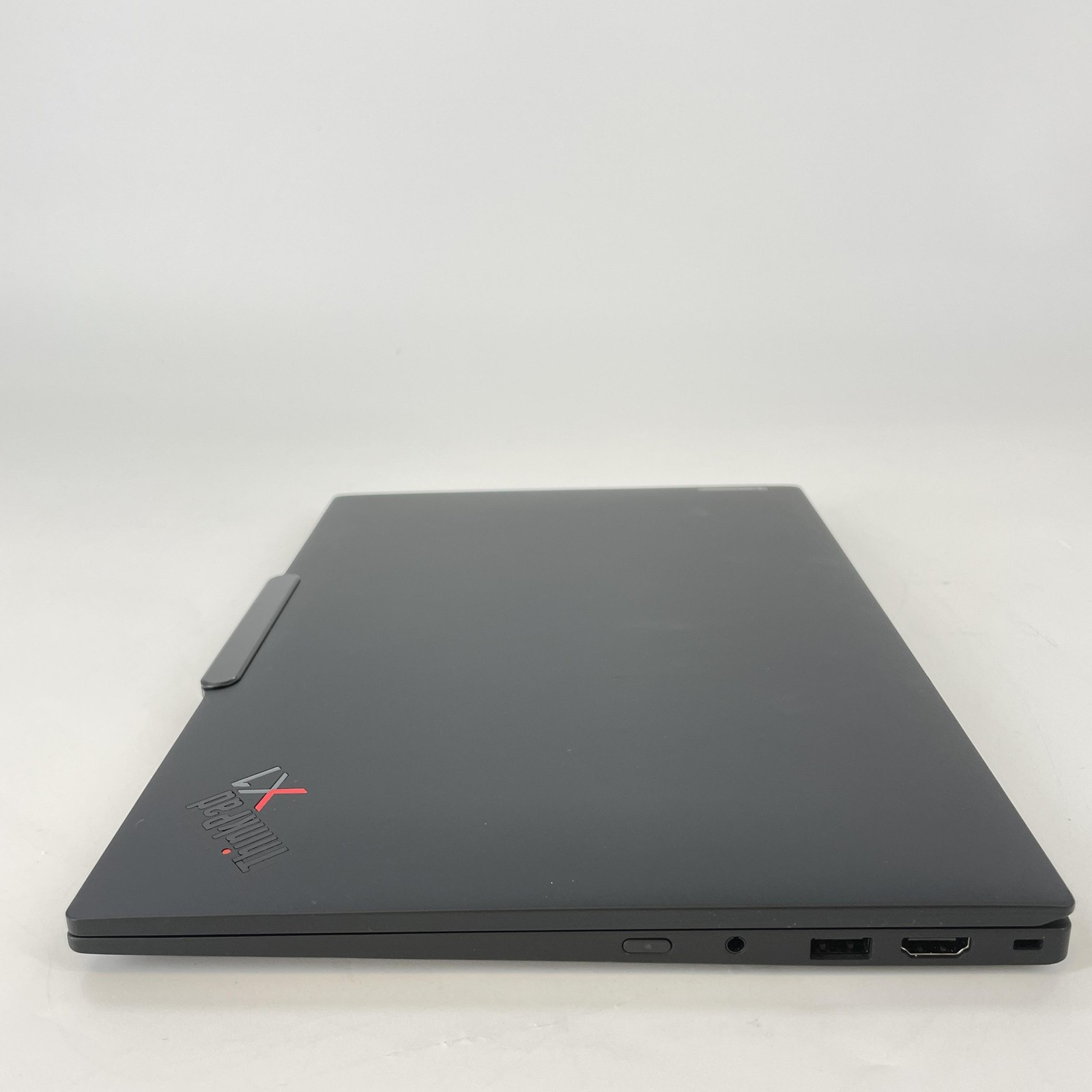 Lenovo ThinkPad X1 Carbon Gen 12 14 QHD+ 1.7 GHz Ultra 7 155U 16GB 256GB SSD