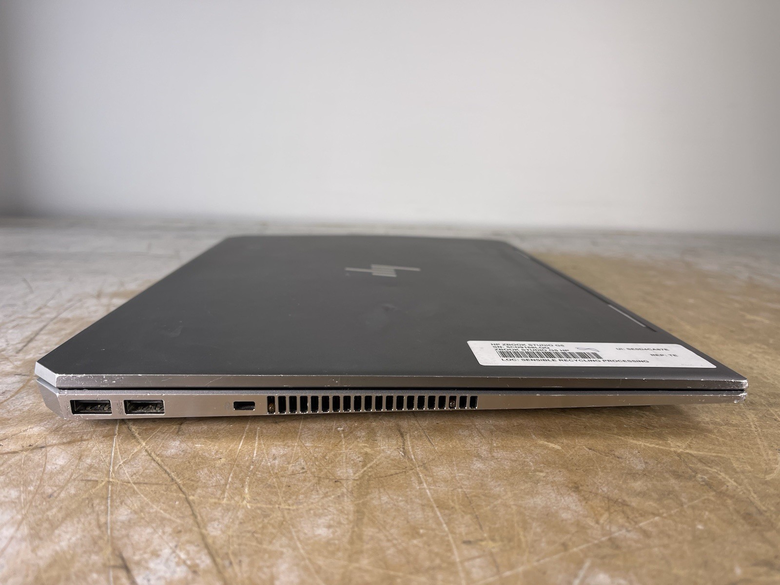 HP ZBOOK STUDIO G5 i7-8850H @ 2.60GHz, 16GB RAM, NO HDD/OS – (FOR PARTS)