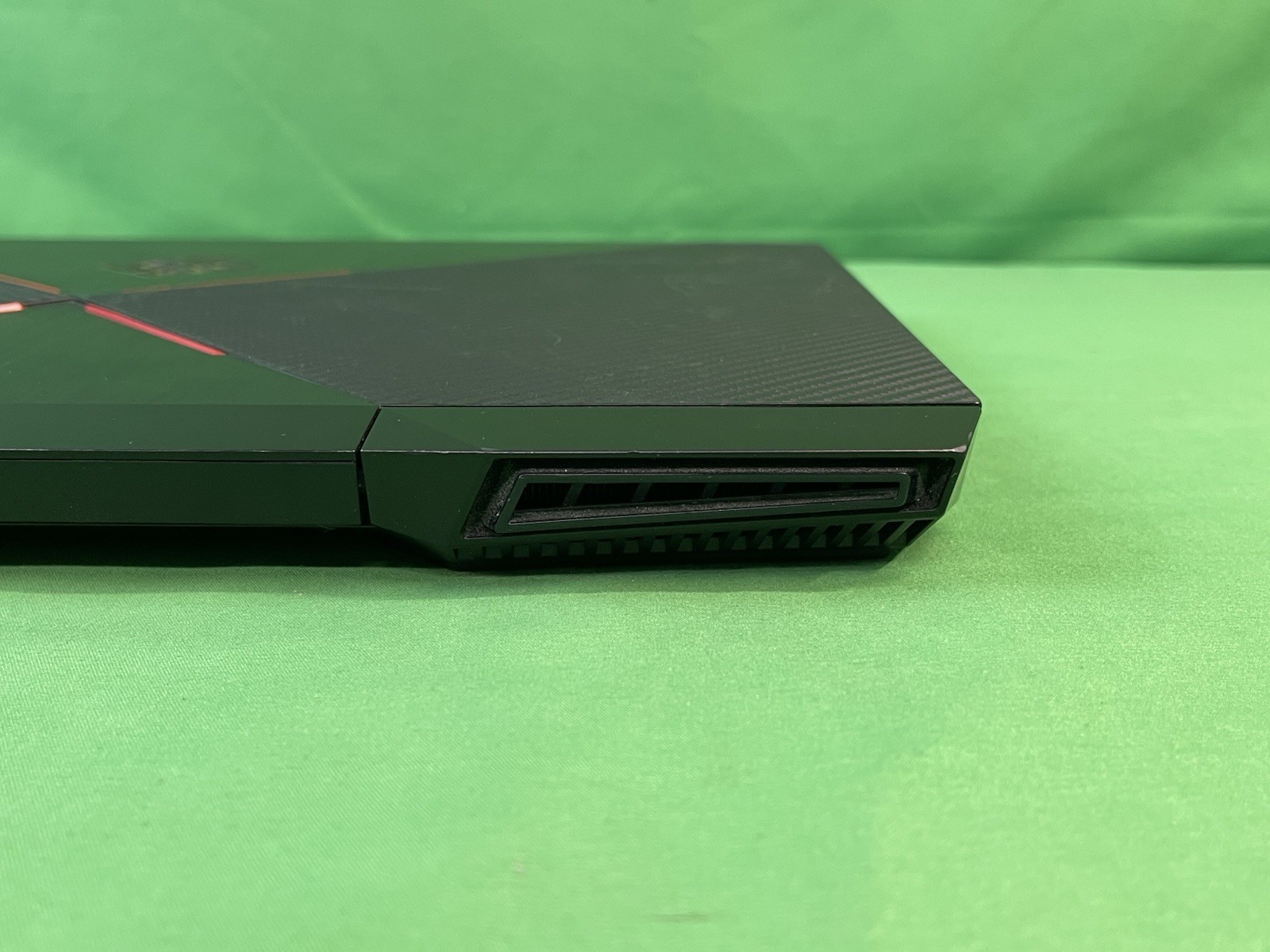 HP Omen Gaming Laptop Intel i7-7700HQ, GTX 1050 4GB, 8GB Ram, 512GB SSD, Win 10