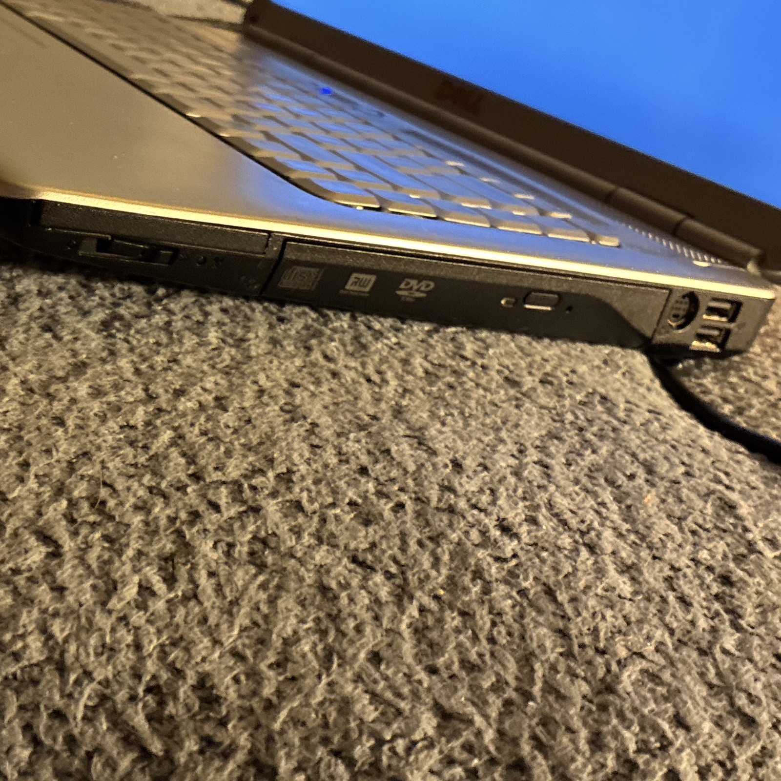 Dell Inspiron 1525 15.4″ Core 2 Duo 2.00GHz 3GB 250GB HDD Vista Silver