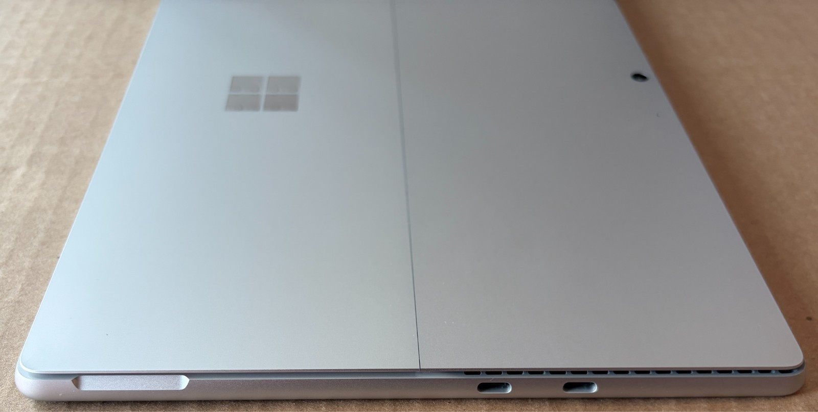 Microsoft Surface Pro 11 13″ OLED Ultra 7 266V 16GB 512GB EP2-20247 ( Read Desc)