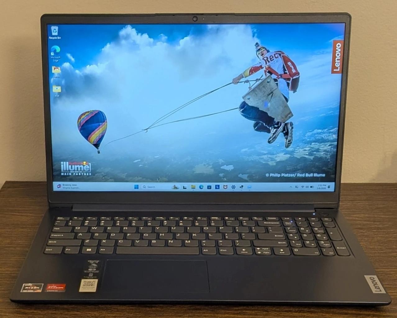 Lenovo IdeaPad1 15.6″ Full HD Touchscreen Laptop-AMD Ryzen 5 7520U 8gb 256ssd