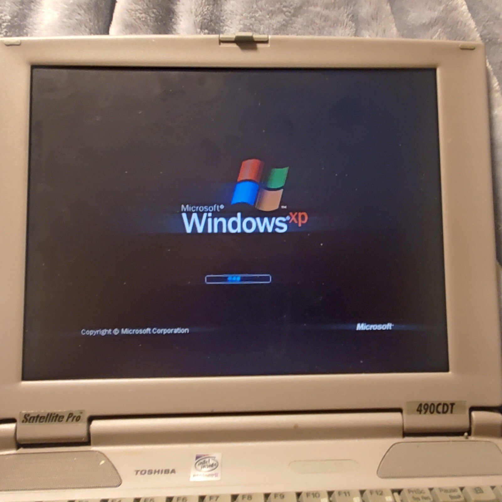 Toshiba Satellite Pro 490CDT Pentium II Windows XP + Battery & Power Adapter