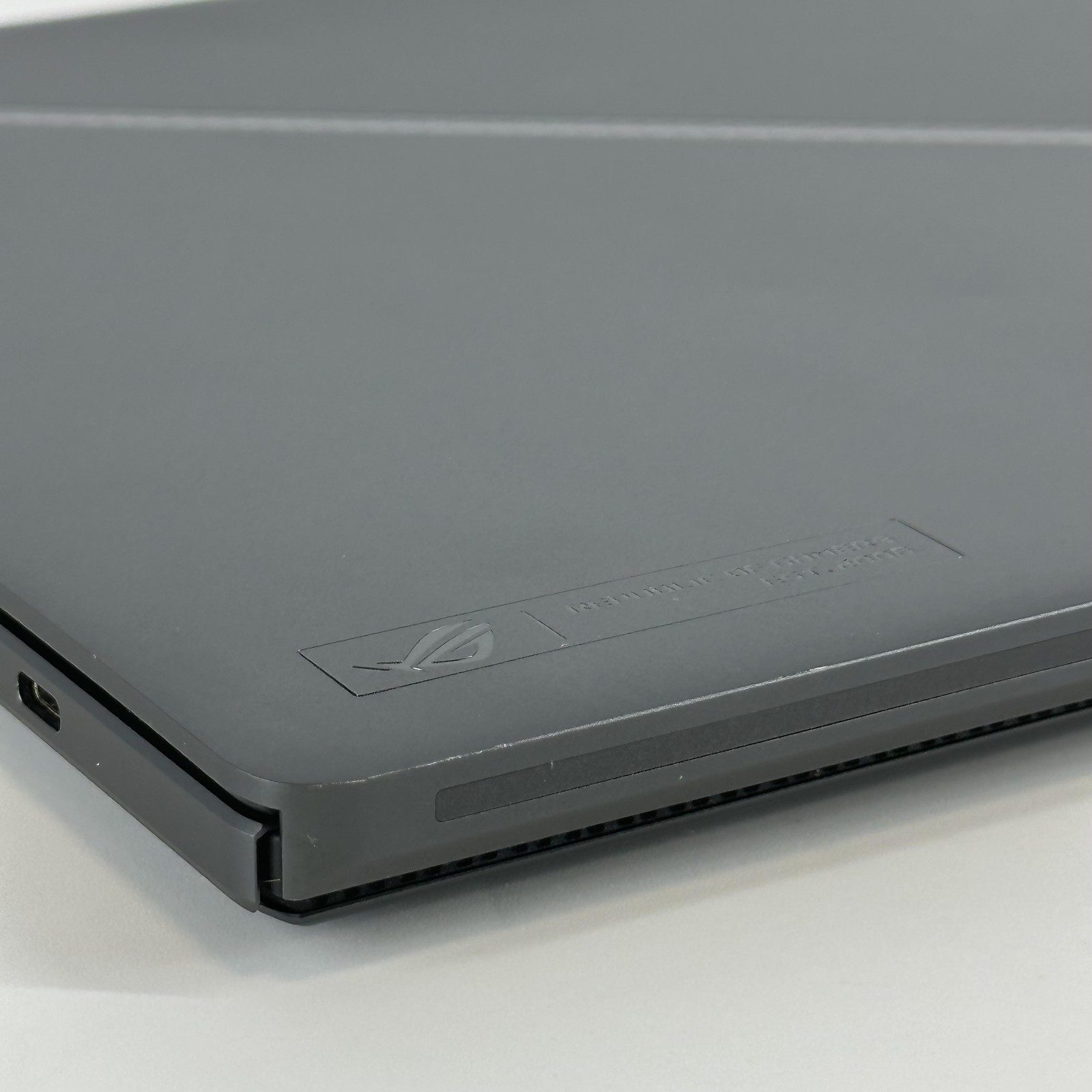 Asus ROG Zephyrus G16 GU605 240Hz QHD+ 2.5GHz Ultra 9 185H 32GB 2TB SSD RTX 4090