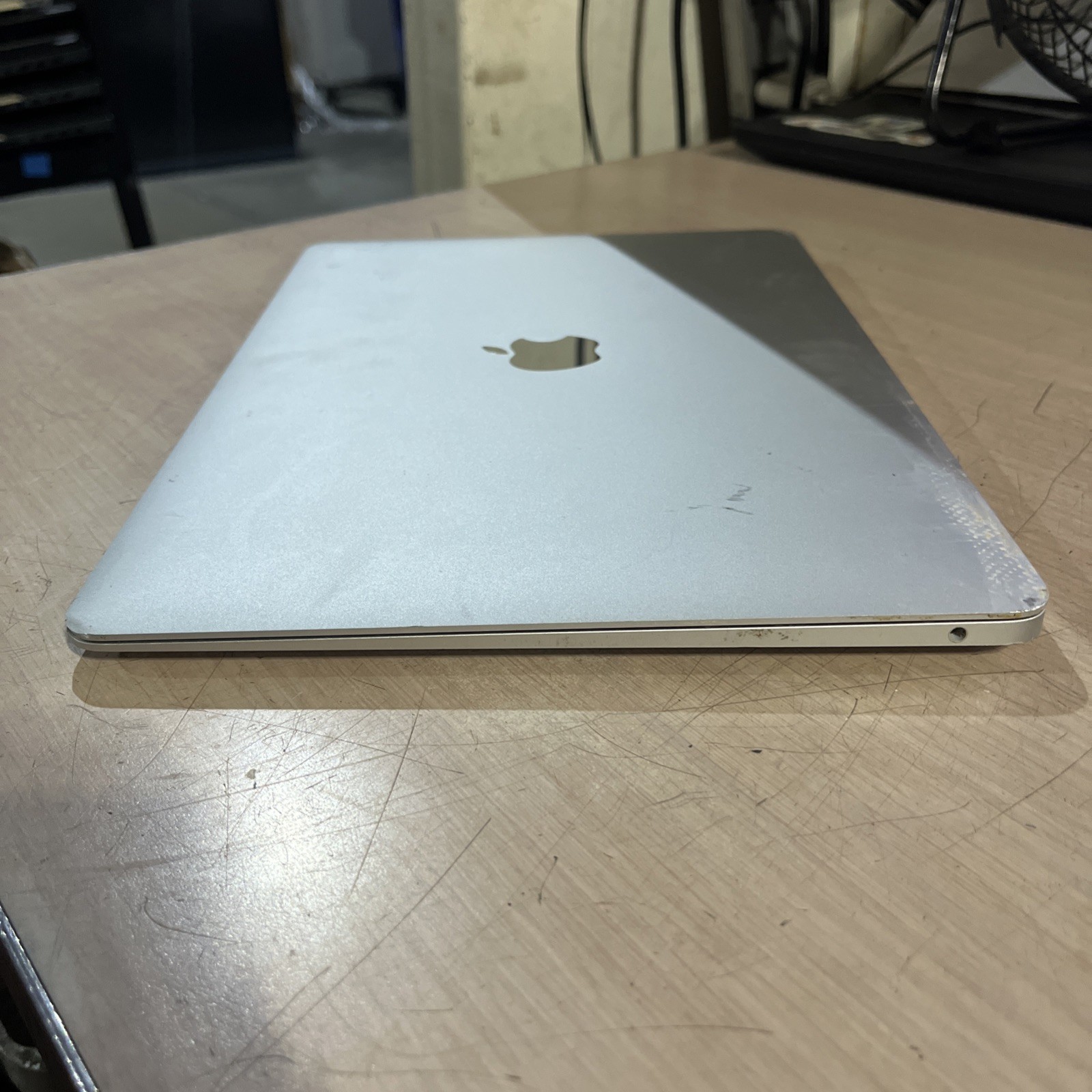 APPLE MACBOOK AIR 13″ SCISSOR, 2020 CORE I3-1000NG4 1.1GHZ 8GB RAM 256SSD .