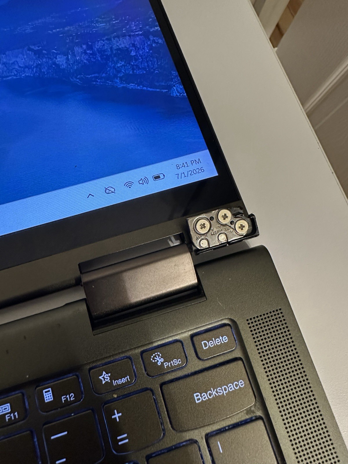 Lenovo Yoga 7 14ITL5 i5-1135G7 12GB RAM 512GB SSD 14” Touch – Hinge Issue