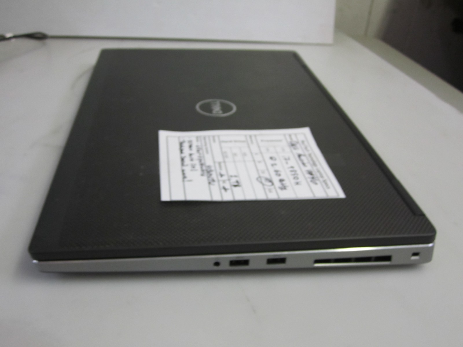 Dell Precision 7740 i7 9850H, 32GB, 2.60GHz 1 TB M2SSD UBUNTU LAPTOP READ