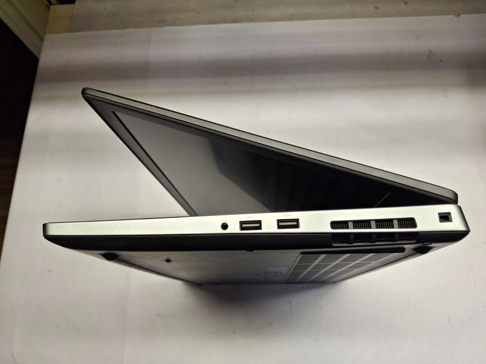 Dell Precision 7530 i7 8850H @ 2.60 GHz 512 GB 32 GB 15.6″ FHD