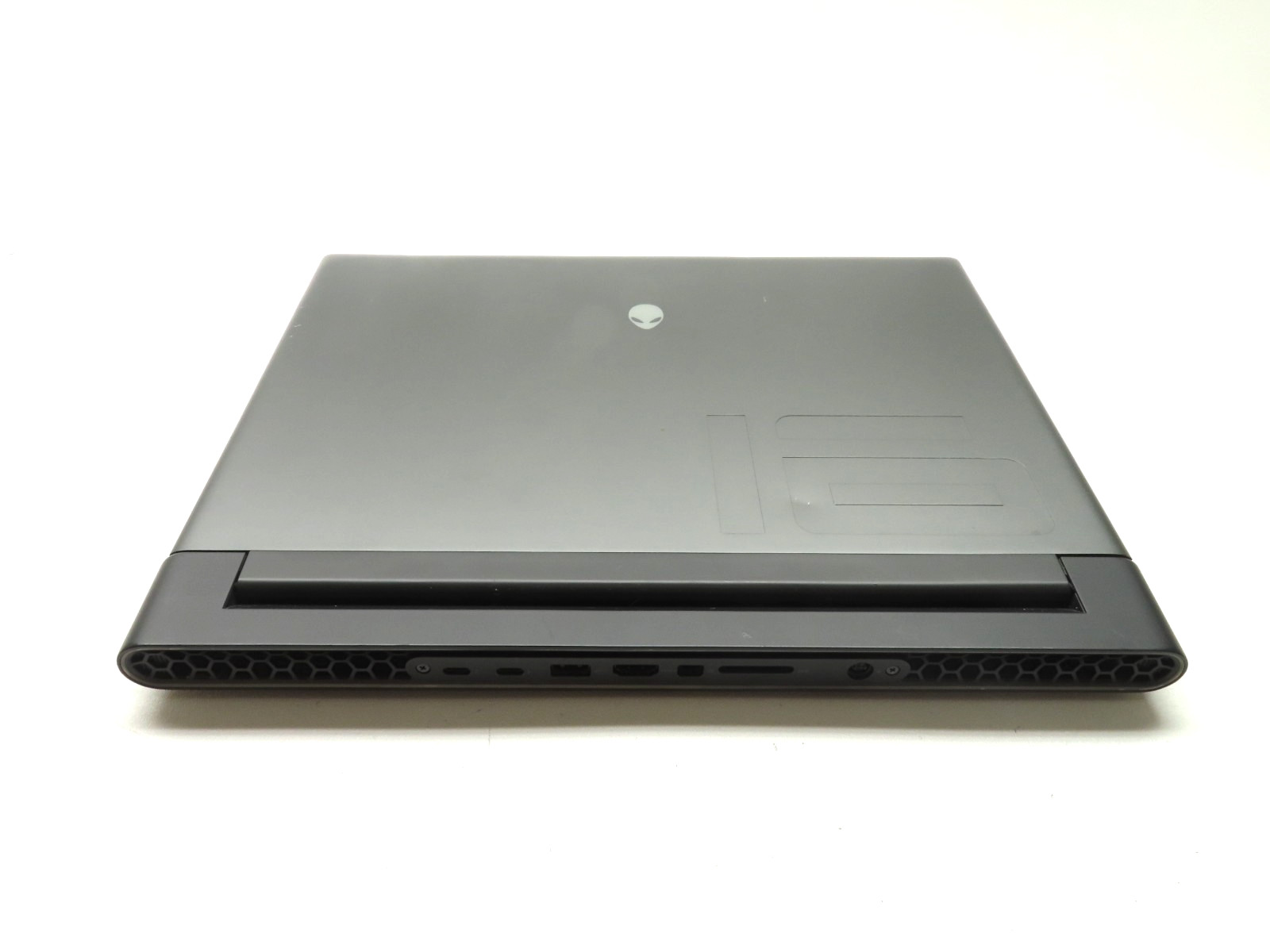 Alienware M16 R1 16″ Intel i7-13700HX 2.1GHz 16GB RAM 1TB SSD RTX 4070