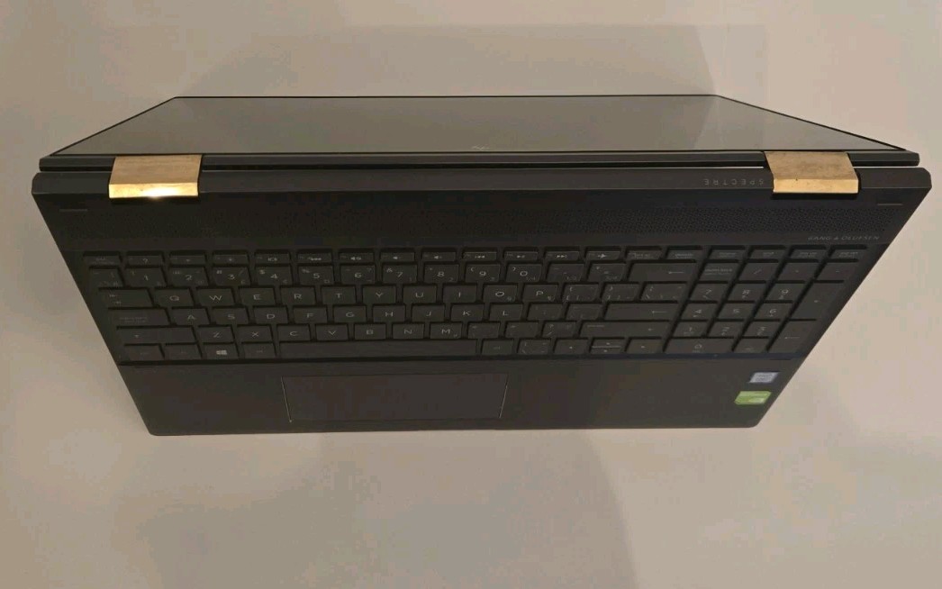 HP Spectre x360 15-ch0xx 15.6″ 4K Touch i7-8550U 32GB 256GB MX150 Win11 + Pen