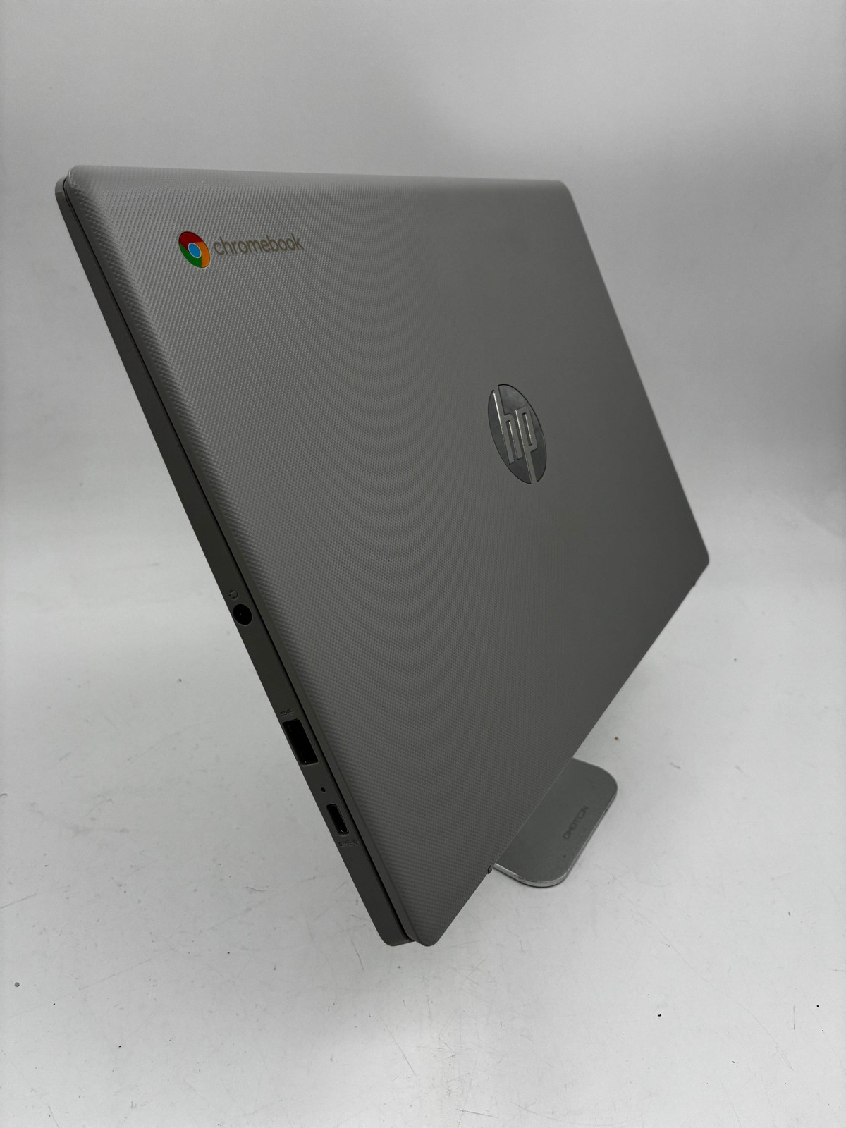 HP Chromebook 14a-ne0013dx 14″ Intel Celeron N4120 4GB 64GB Gray w/ Charger