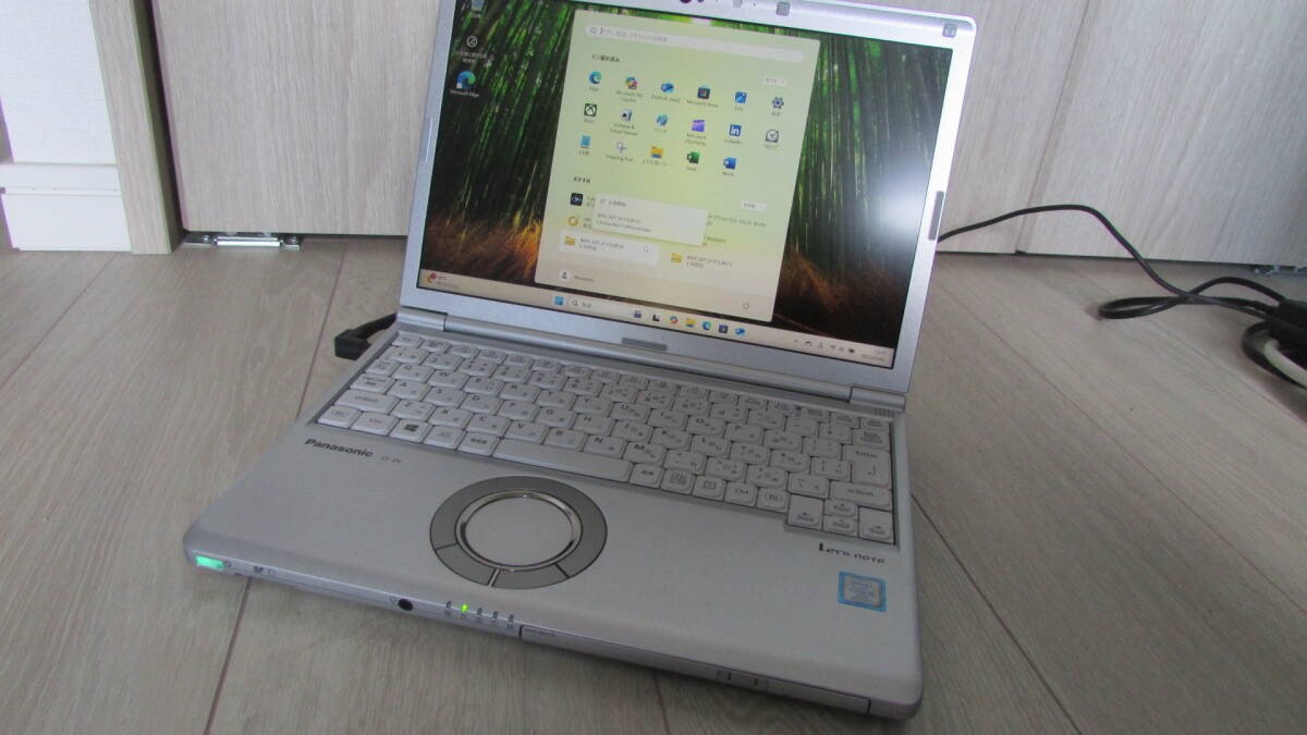 Panasonic Let’s Note 12.1″ CF-SV7 Core i5 1.7GHz RAM 8GB SSD 256GB DVD Japanese