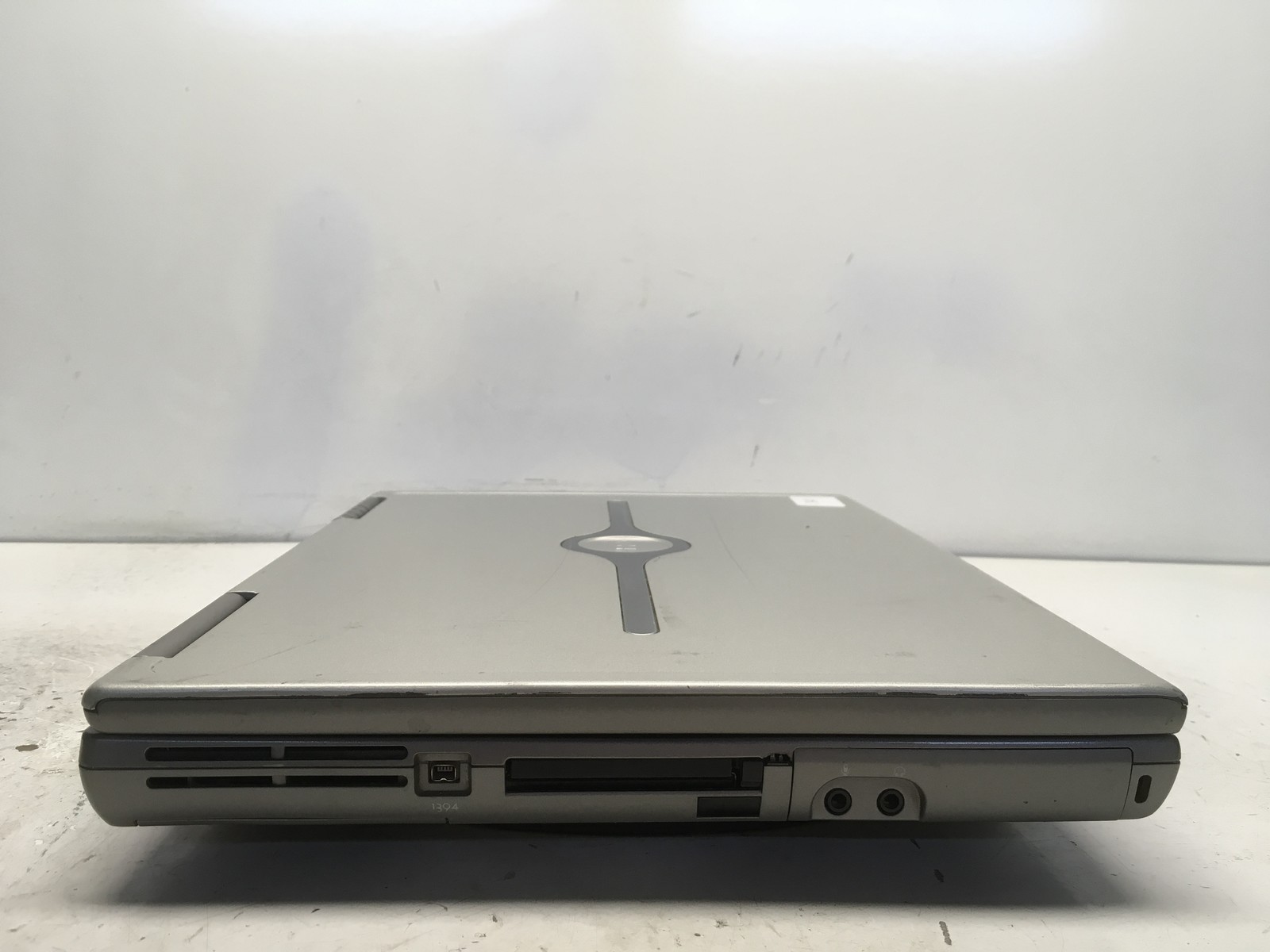 Dell Inspiron 8500 Intel Mobile Pentium 4 2.2GHz 512 MB NO HDD NO BATT