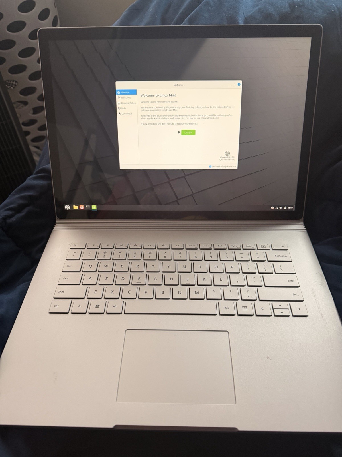 Surface Book 2 15inch 4K GTX 1060 Gpu Issue, No Wifi Cracked Screen LINUX MINT