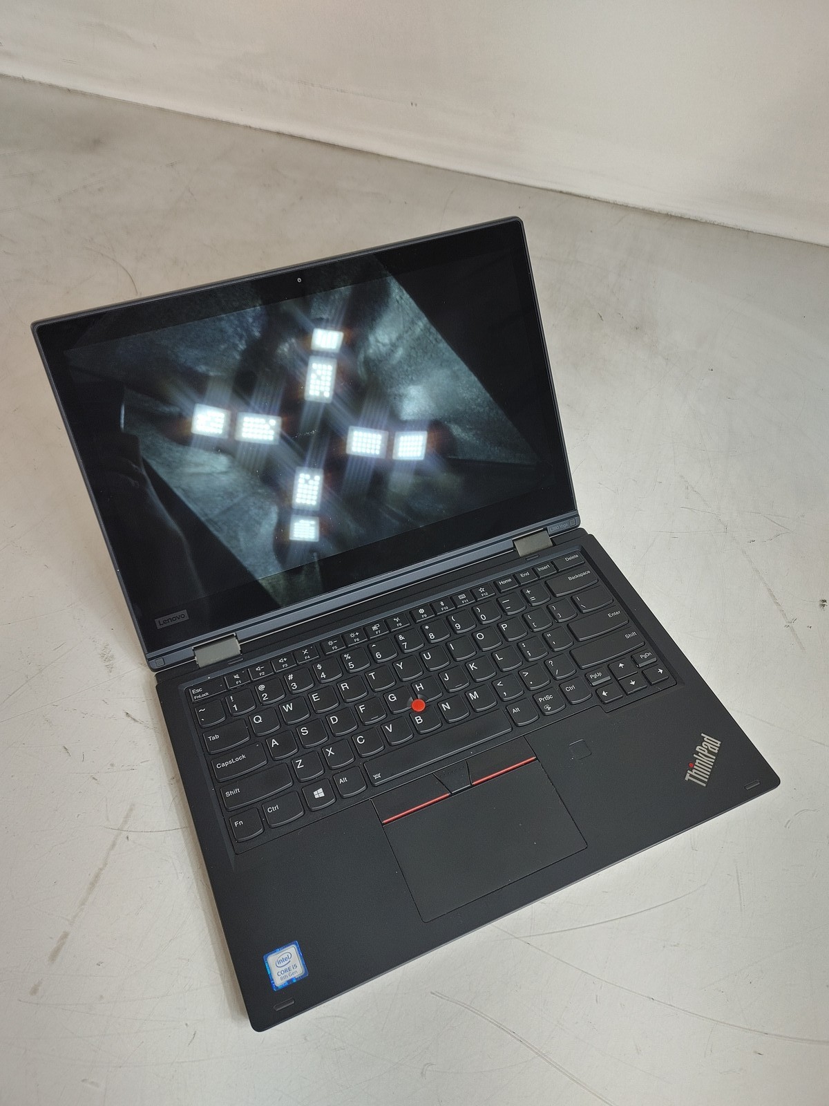 Lenovo ThinkPad L390 Yoga Core i5-8265U 1.60 GHz 8 GB DDR4 No HDD