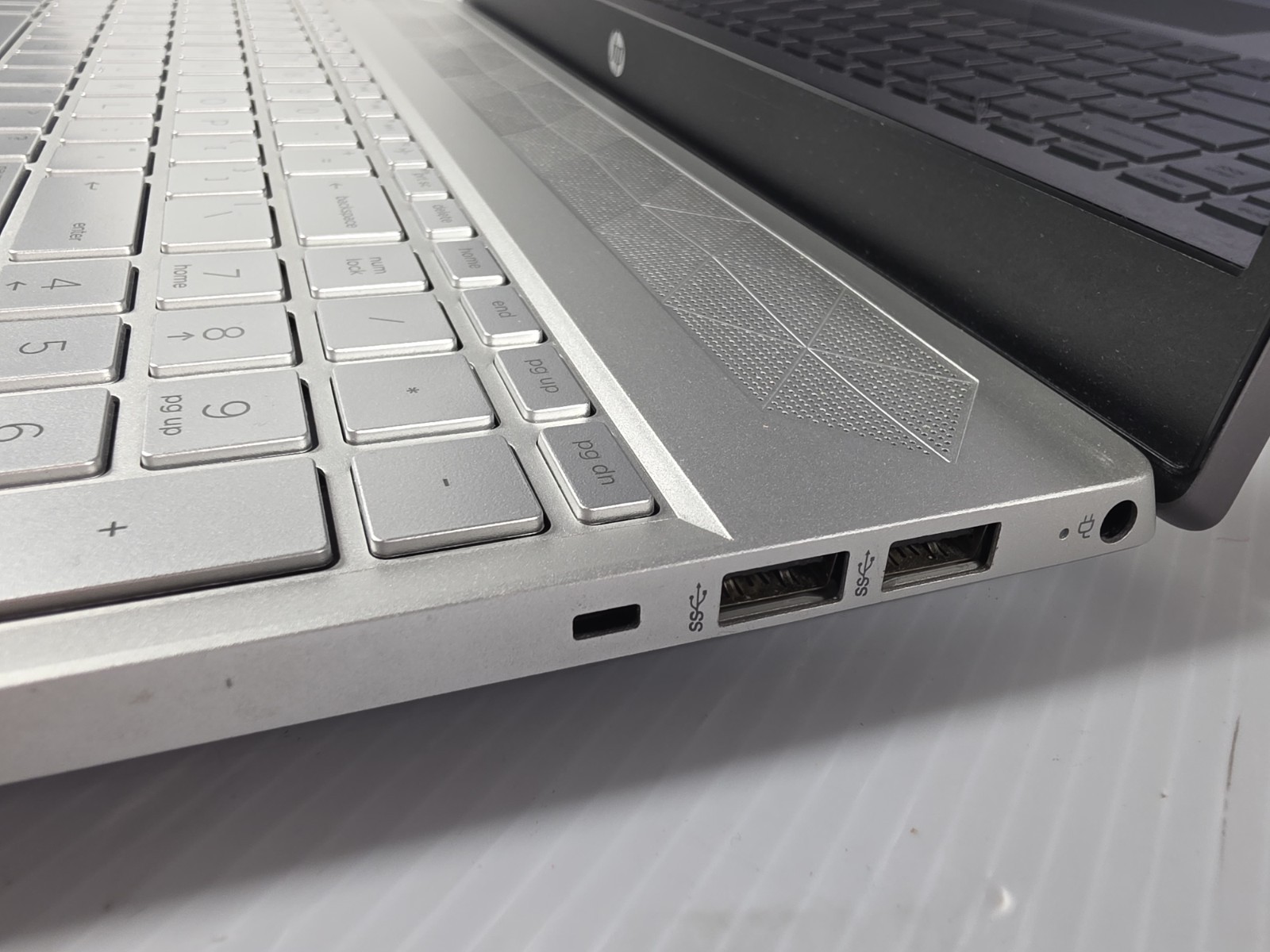 HP Pavillion 15-cs3xxx TOUCHSCREEN i5-1035G1 16GB RAM 256GB SSD WINDOWS 11