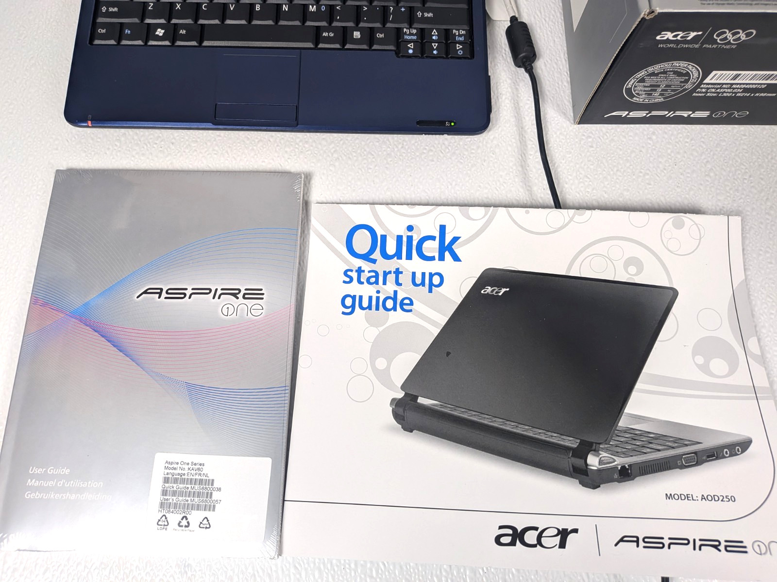 Acer Aspire One D250 Model No. KAV60 Blue Tested w/ Power Clean & Working In Box