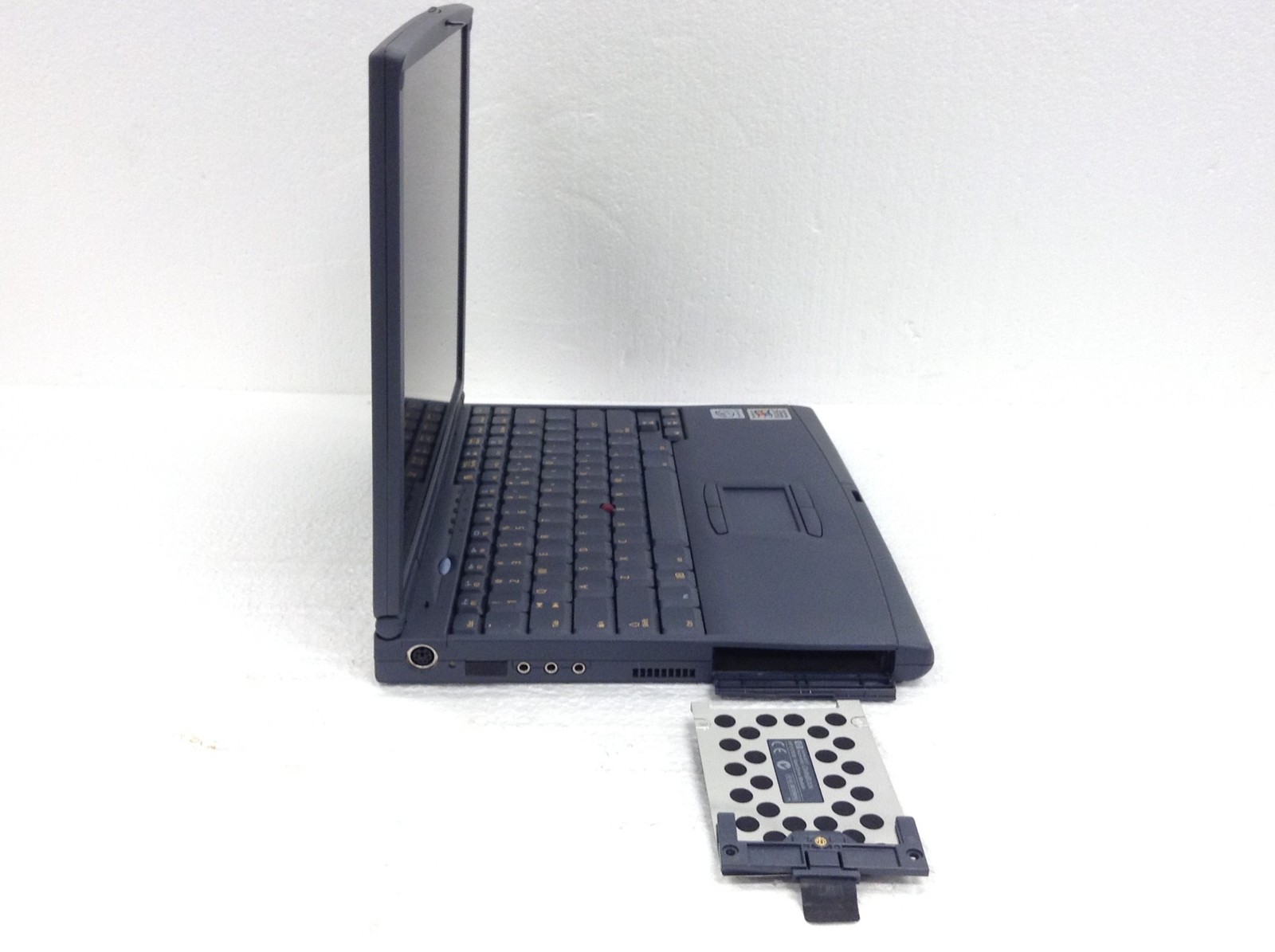 Vintage HP OmniBook 900 Laptop Pentium III 500MHz 13.6″ w/64MB Ram, WORKING