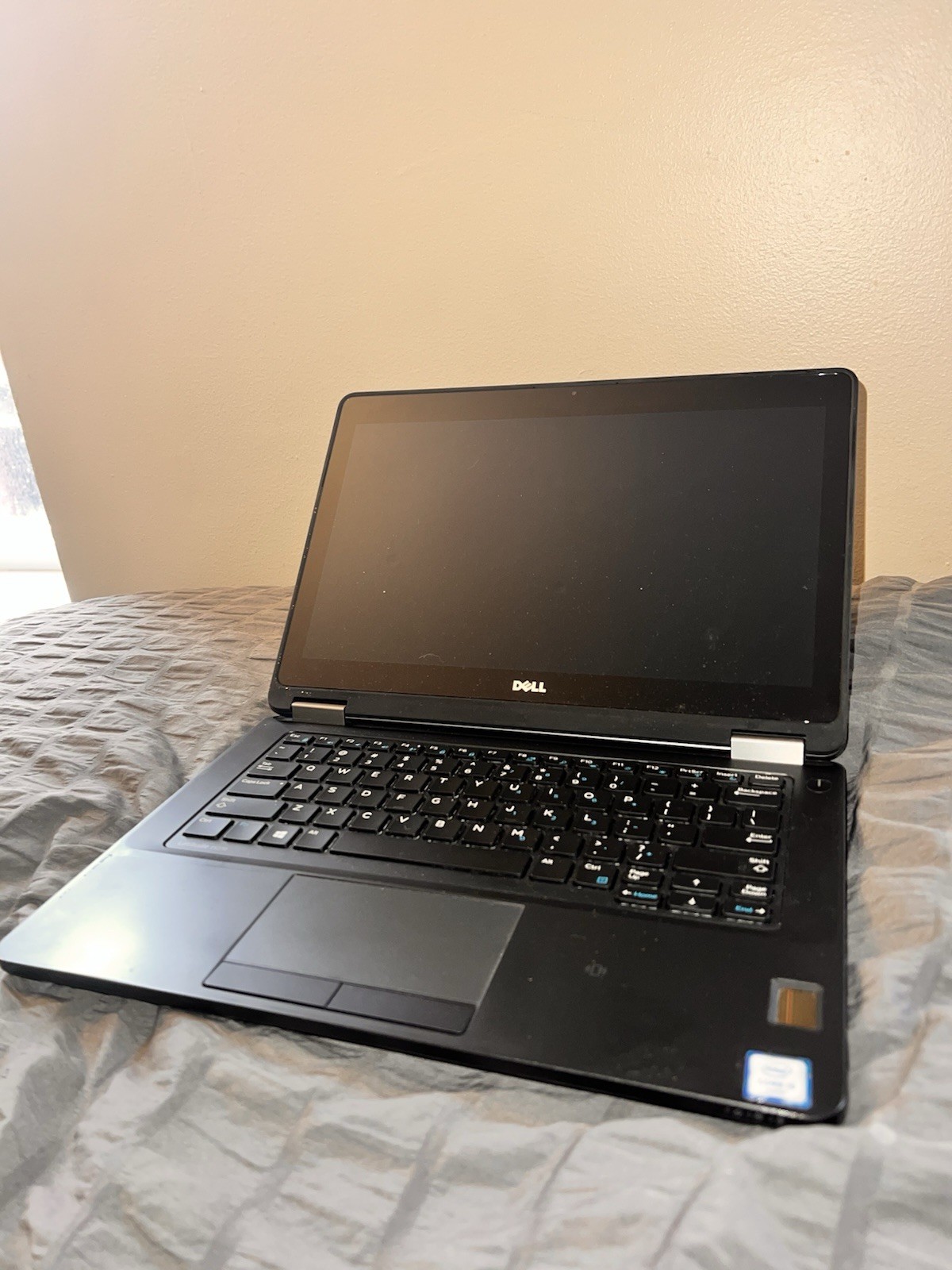 Dell Latitude E5270 12.5″ i5-6300U 2.50GHz 8GB DDR4 256GB SSD Win 10 Pro Laptop