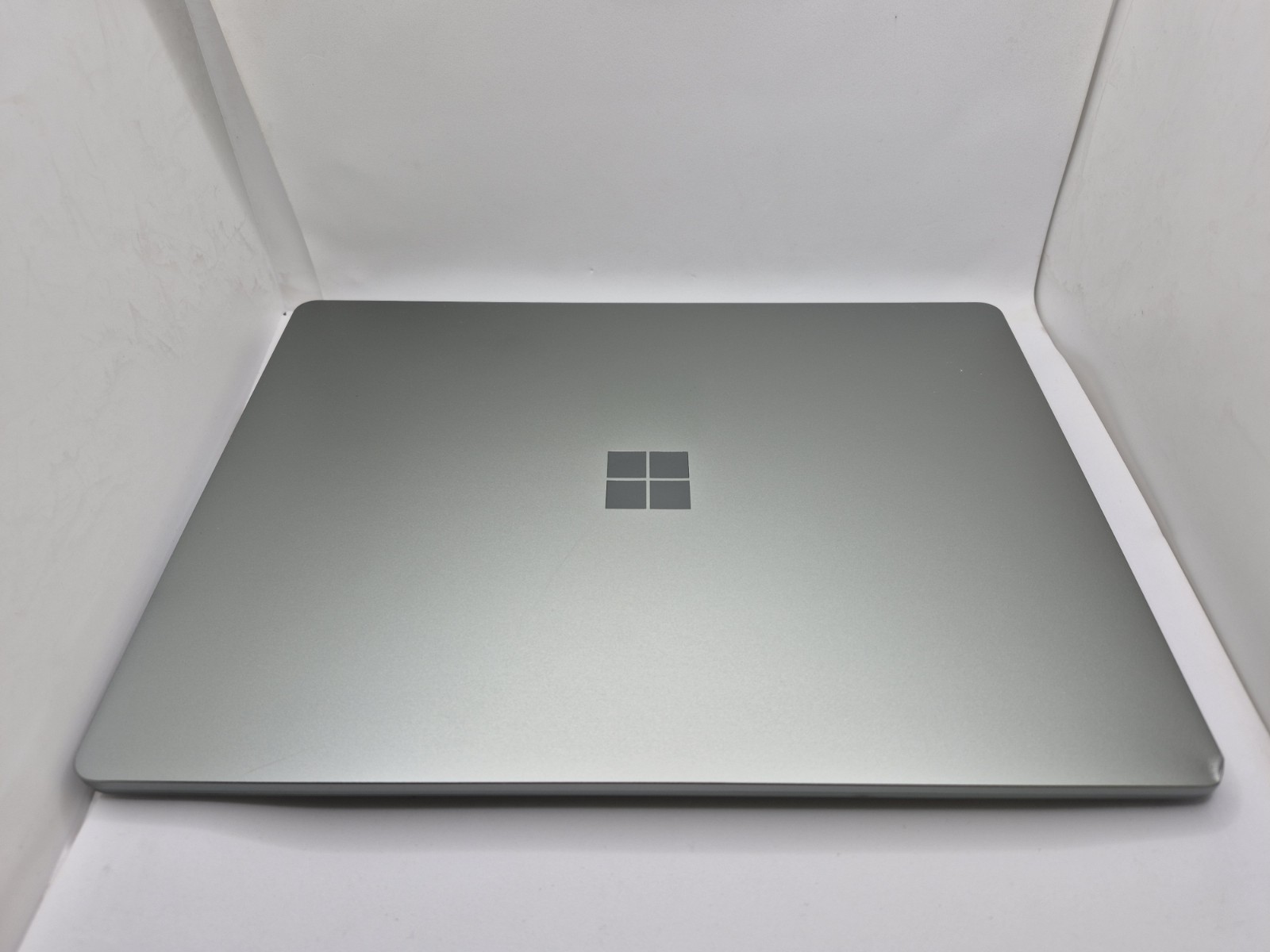 Microsoft Surface Laptop Go 3 12.4″ 8GB RAM – 256GB SSD Sage Cycle 101