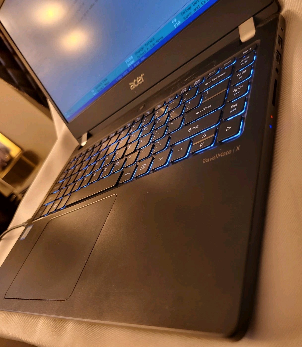 Acer travel Mate i7-8550U CPU@1.8GHz 8GB RAM no SSD 071101