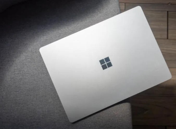 New Microsoft Surface Laptop 6 15″ Intel Ultra 7 165H 32GB RAM 1TB SSD Platinum