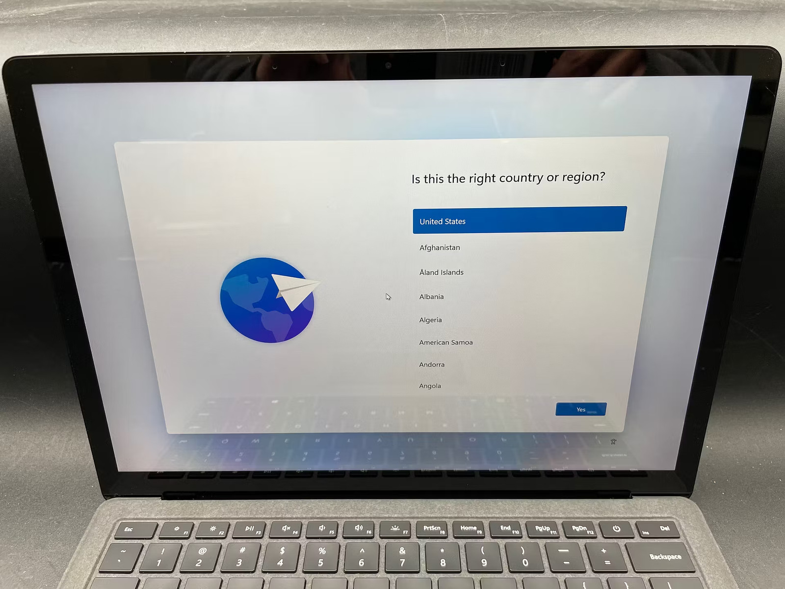 Microsoft Surface Laptop 2 Used 13.5″ (i7-8650U-16GB-512GB NVMe)