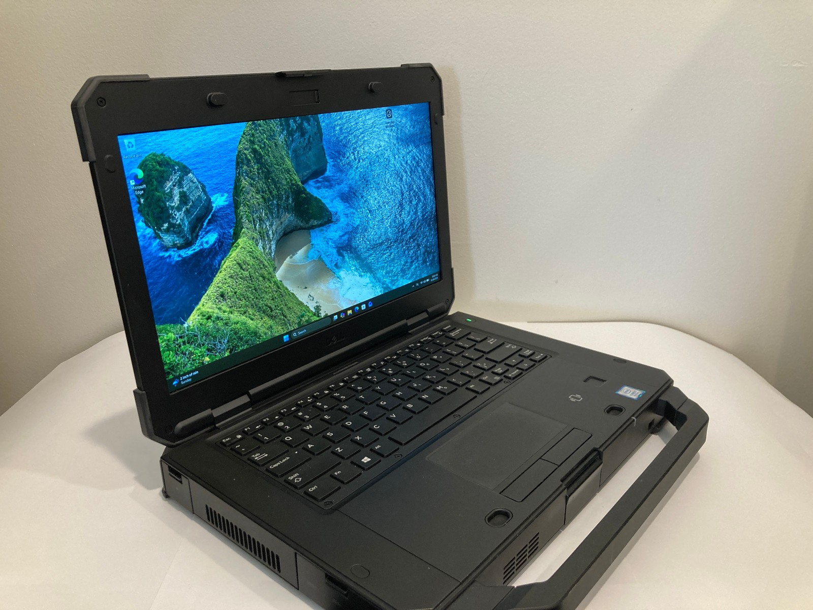 Dell Latitude 5424 Rugged i7-8650U 16GB DDR4 256GB NVMe Touch RADEON RX 540 W11P