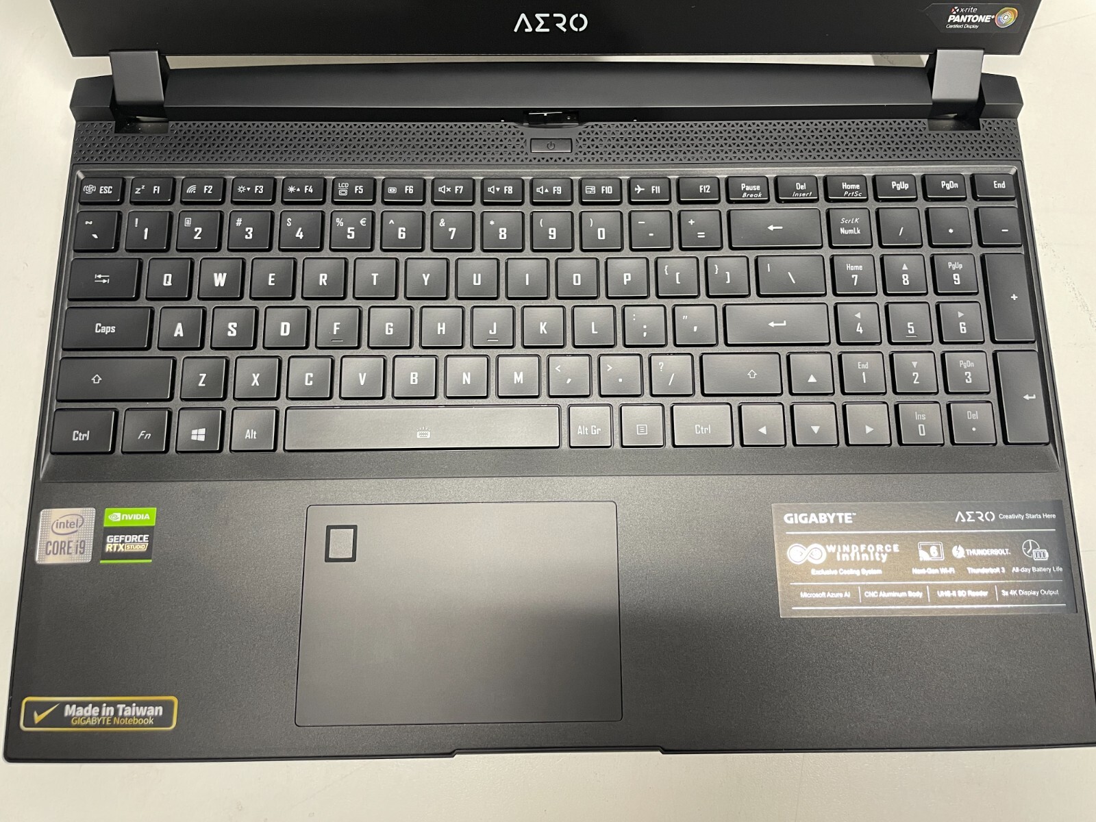GIGABYTE AERO 15 OLED YC 15.6″ i9/RTX 3080/8GB/64GB/2TB
