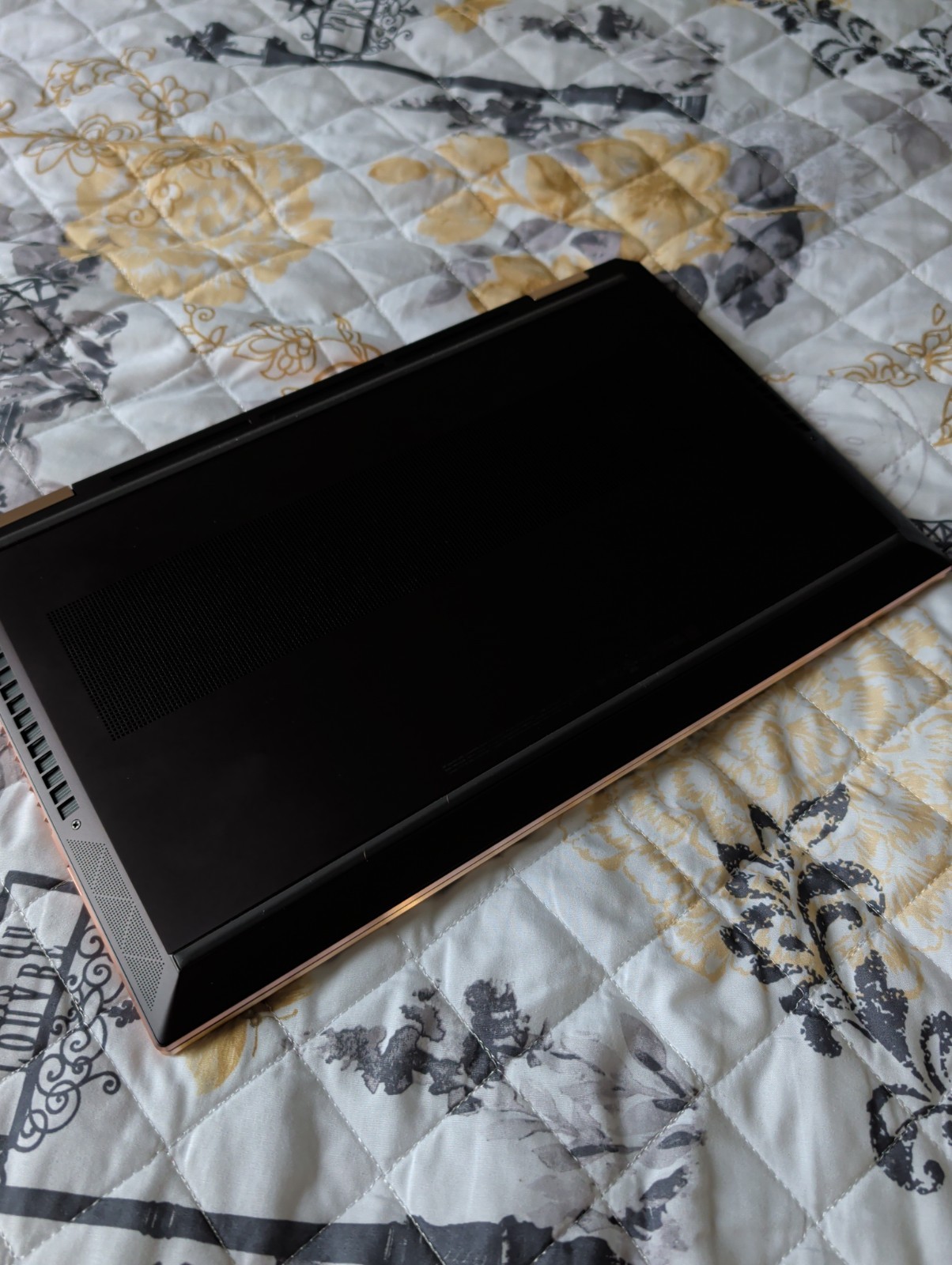 HP Spectre X360 15-EB0053DX,15.6″ Amoled,I7 10th Gen, 16GB RAM, 1TB SSD,Rtx 1650