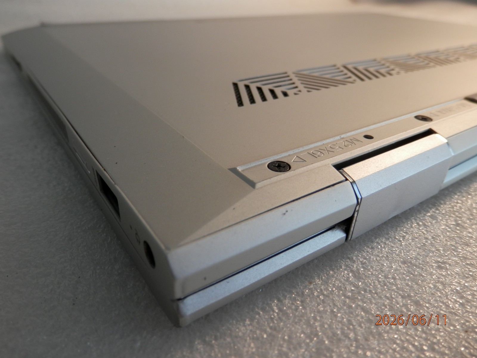 HP ENVY x360 15m-dr0012dx , Intel Core i7-8565U,512GB SSD 16GB RAM A/C Charger*