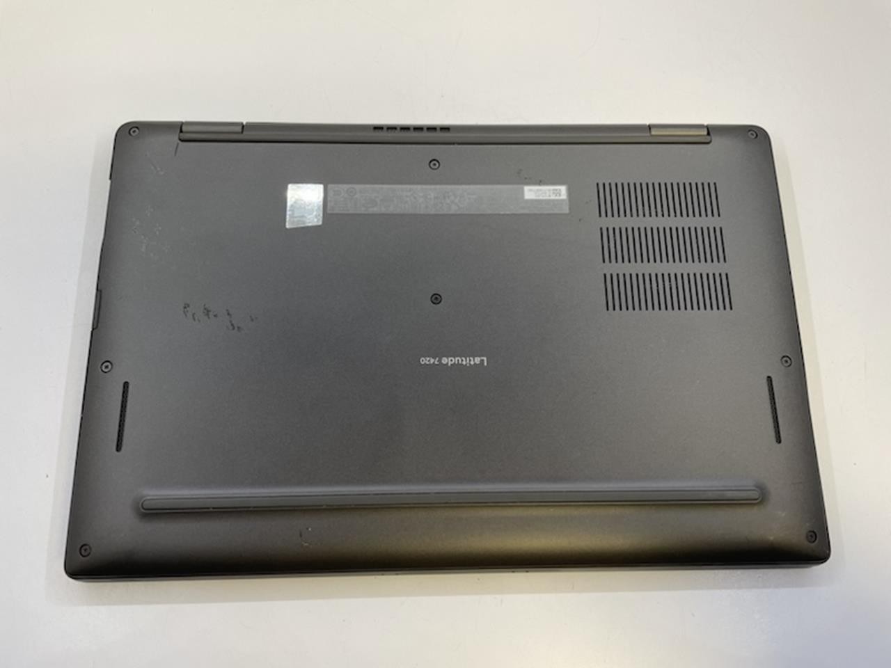 DELL LATITUDE 7420 Laptop w/Intel Core i5-1135G7 2.40 GHZ + 8GB No HD/Battery