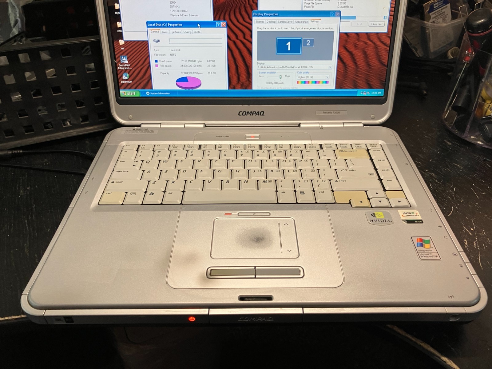 Compaq Presario R3000 Vintage Laptop 15″ Athlon 797MHz 1.2GB RAM 32GB SSD Win XP