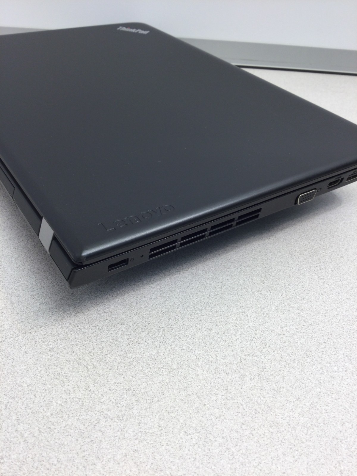 Lenovo ThinkPad E570 15.5″ i5-7200U 2.50GHz 16GB RAM 256GB SSD WIN 11 PRO