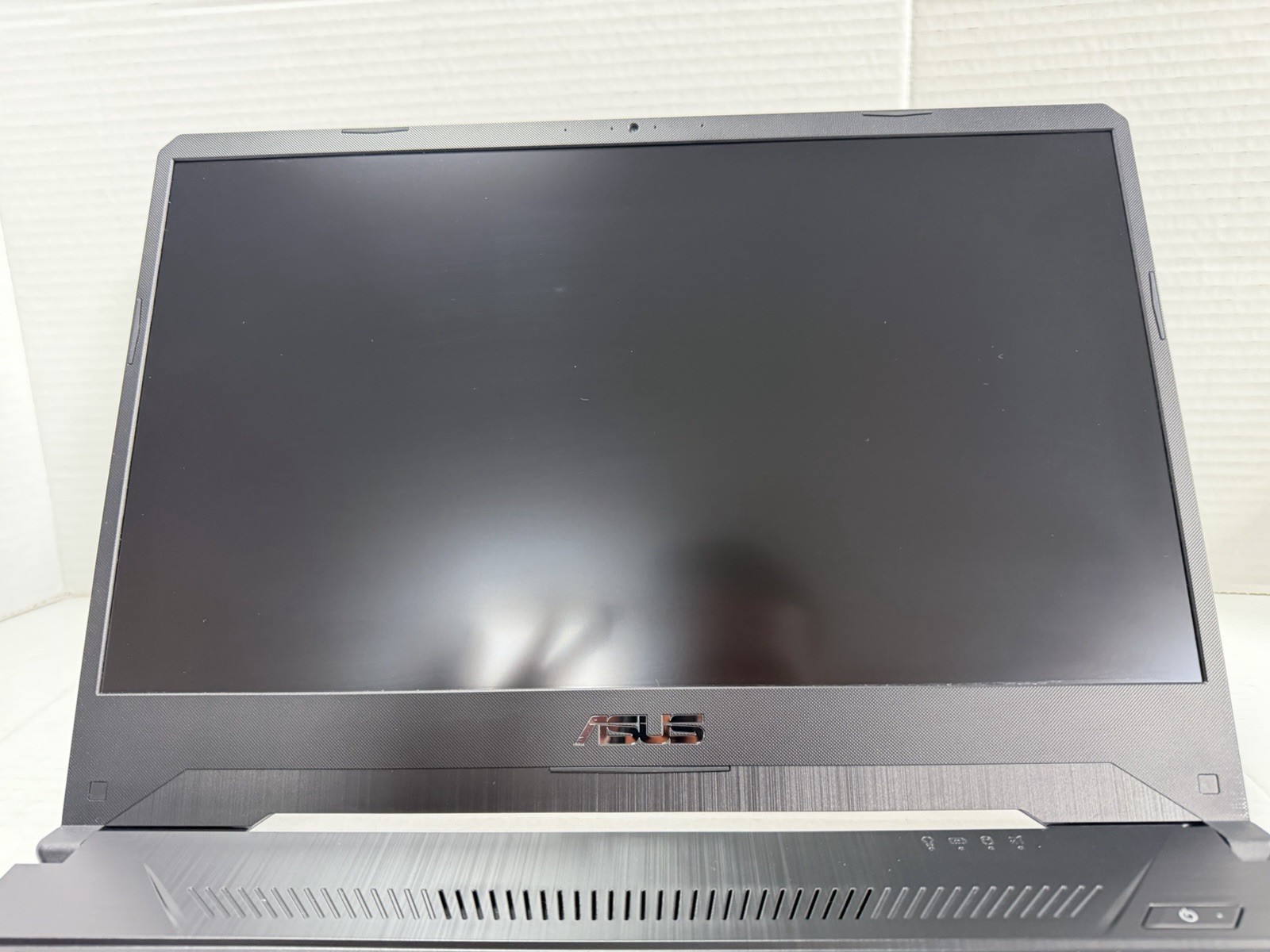 ASUS TUF FX505G 15.6 inch Intel Core i7 9th Gen 2.6GHz 8GB RAM 512 GB SSD (READ)