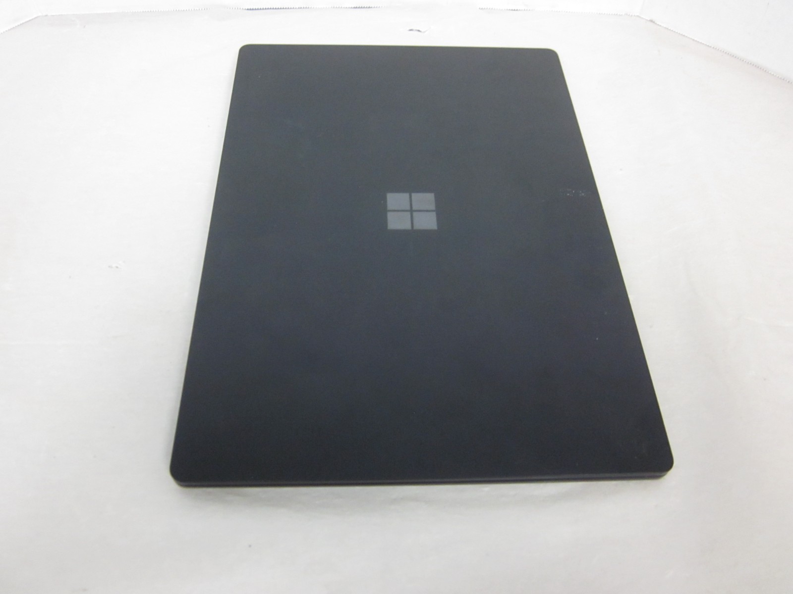 Microsoft Surface 3 1873 RYZEN 5 3580U 2.16GHZ NO OS, NO SSD, AC CRACKED SCREEN
