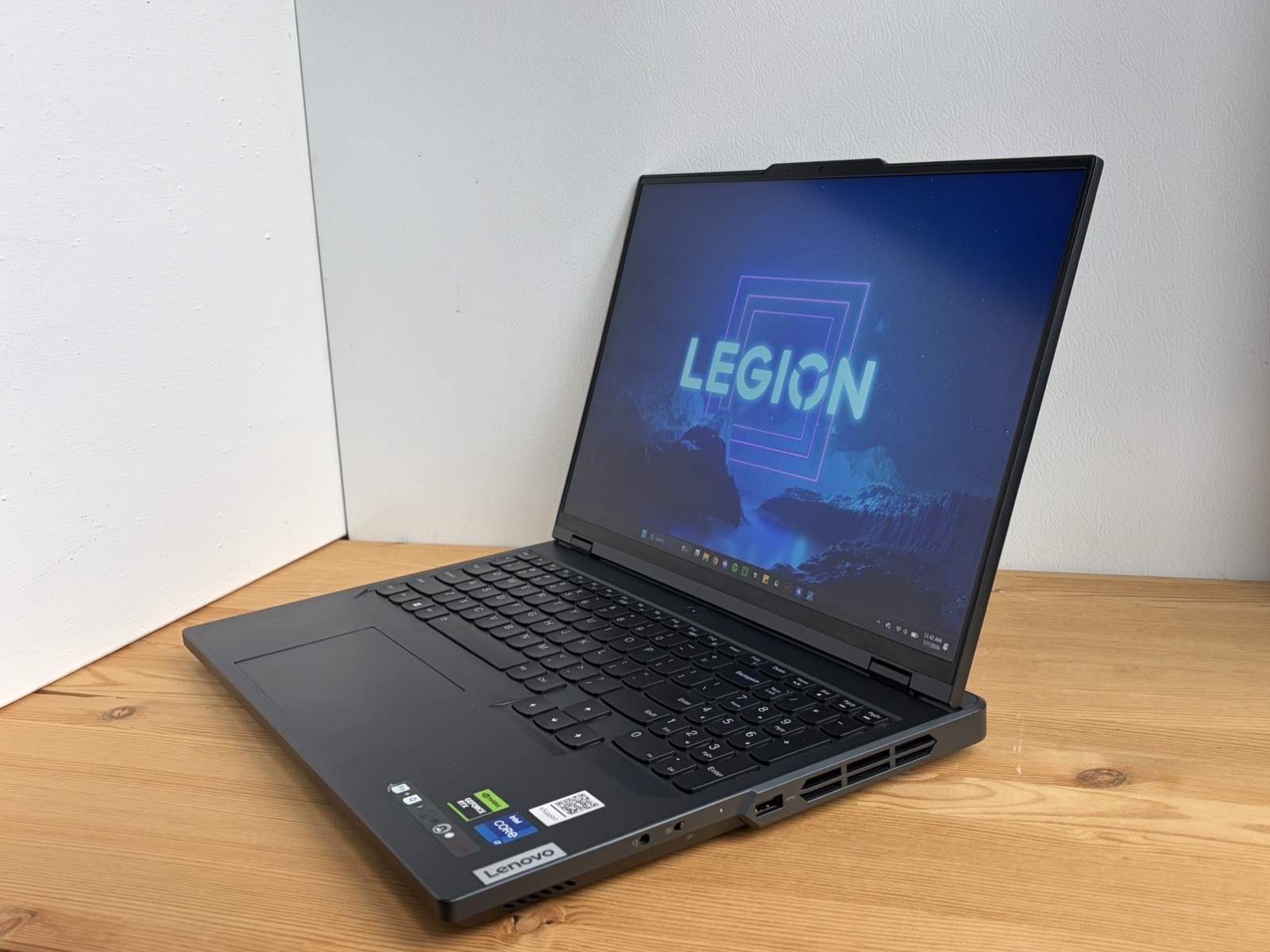 Lenovo Legion Pro 5 Gaming RTX 4070 i7-13700HX 16GB 1TB SSD 92% Batt 240HZ