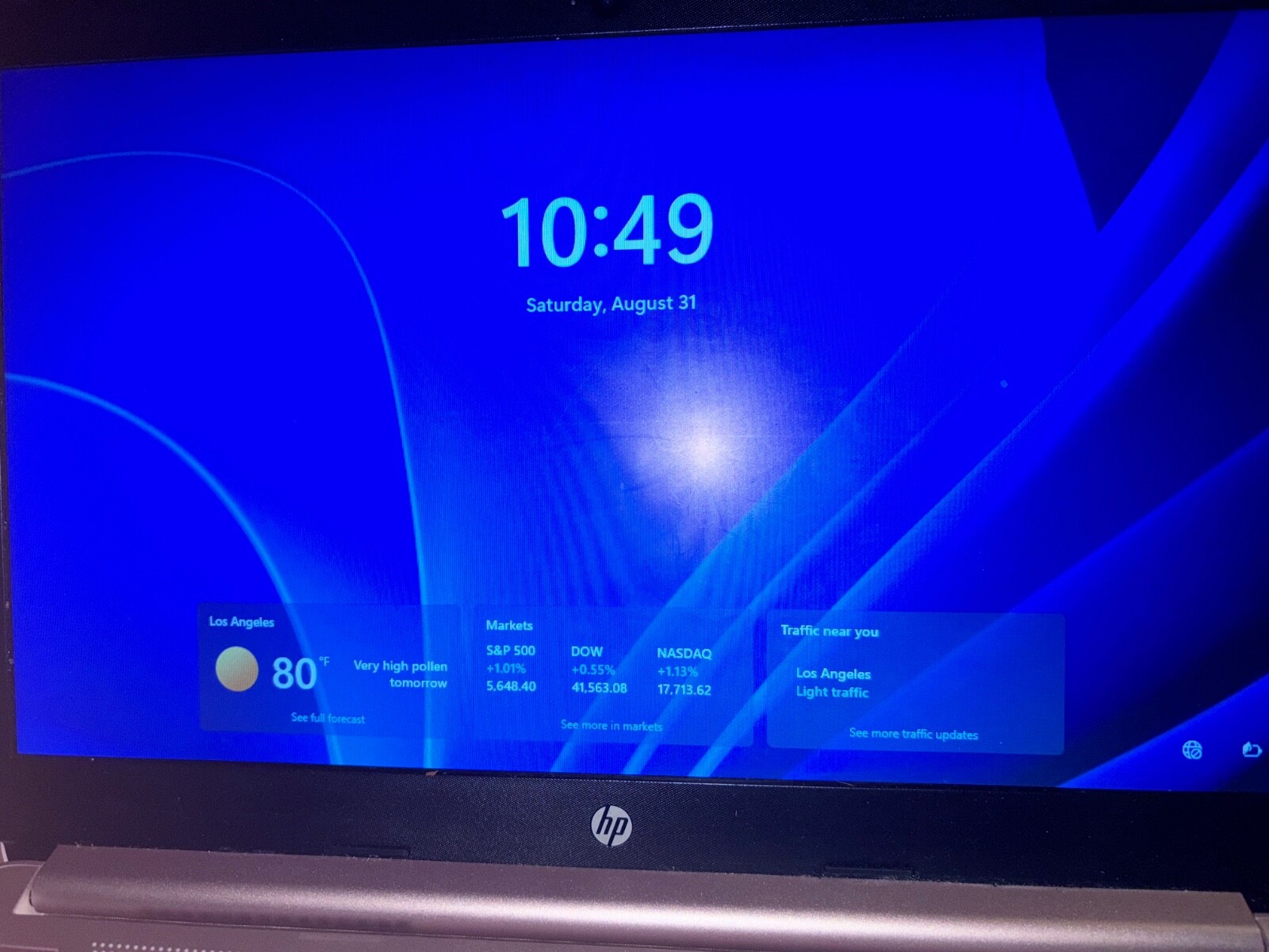 PINK USED HP LAPTOP COMPUTER ( comes with charger included)
