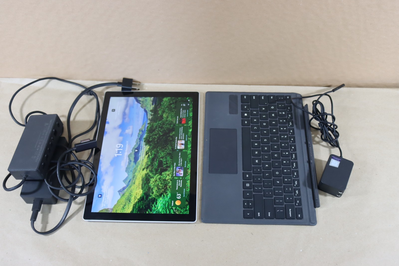 Microsoft Surface Pro 5 i5-7300U 8GB RAM 256GB Wi-Fi + LTE