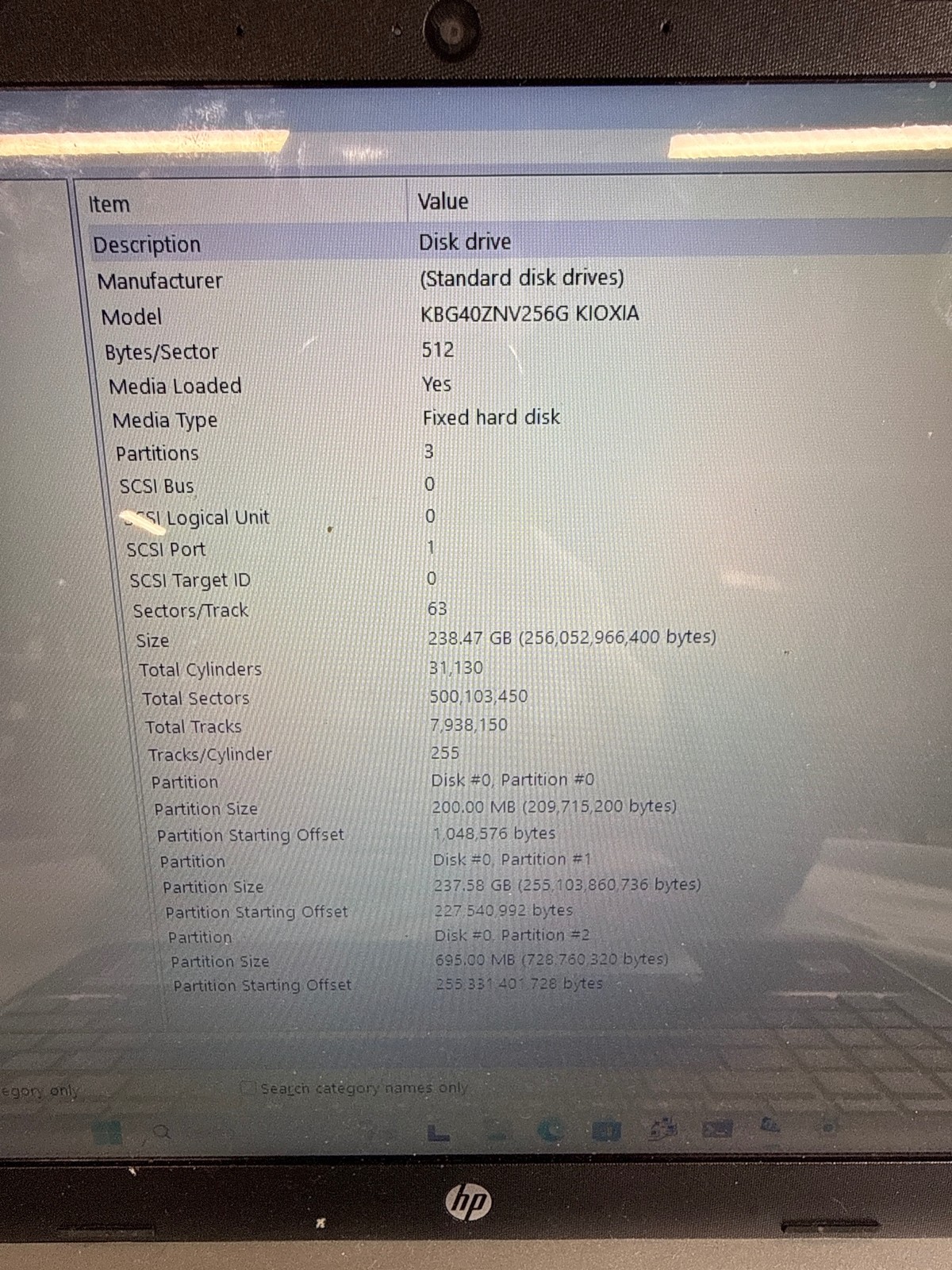 HP Notebook 15-dy1045nr Intel Core i5-1035G1 8 GB 256GB SSD 15.6″