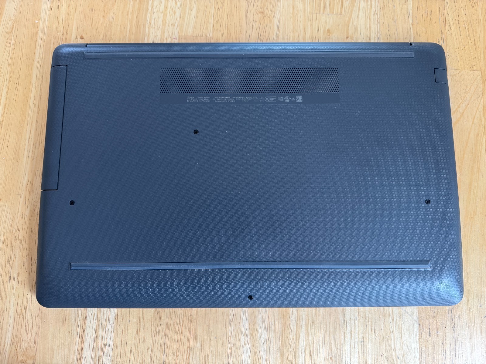 HP 17-by1022cl laptop p 17.3″ 1.6GHz i5-8265U 8GB RAM 240GB NVMe SSD HDD WIN 11