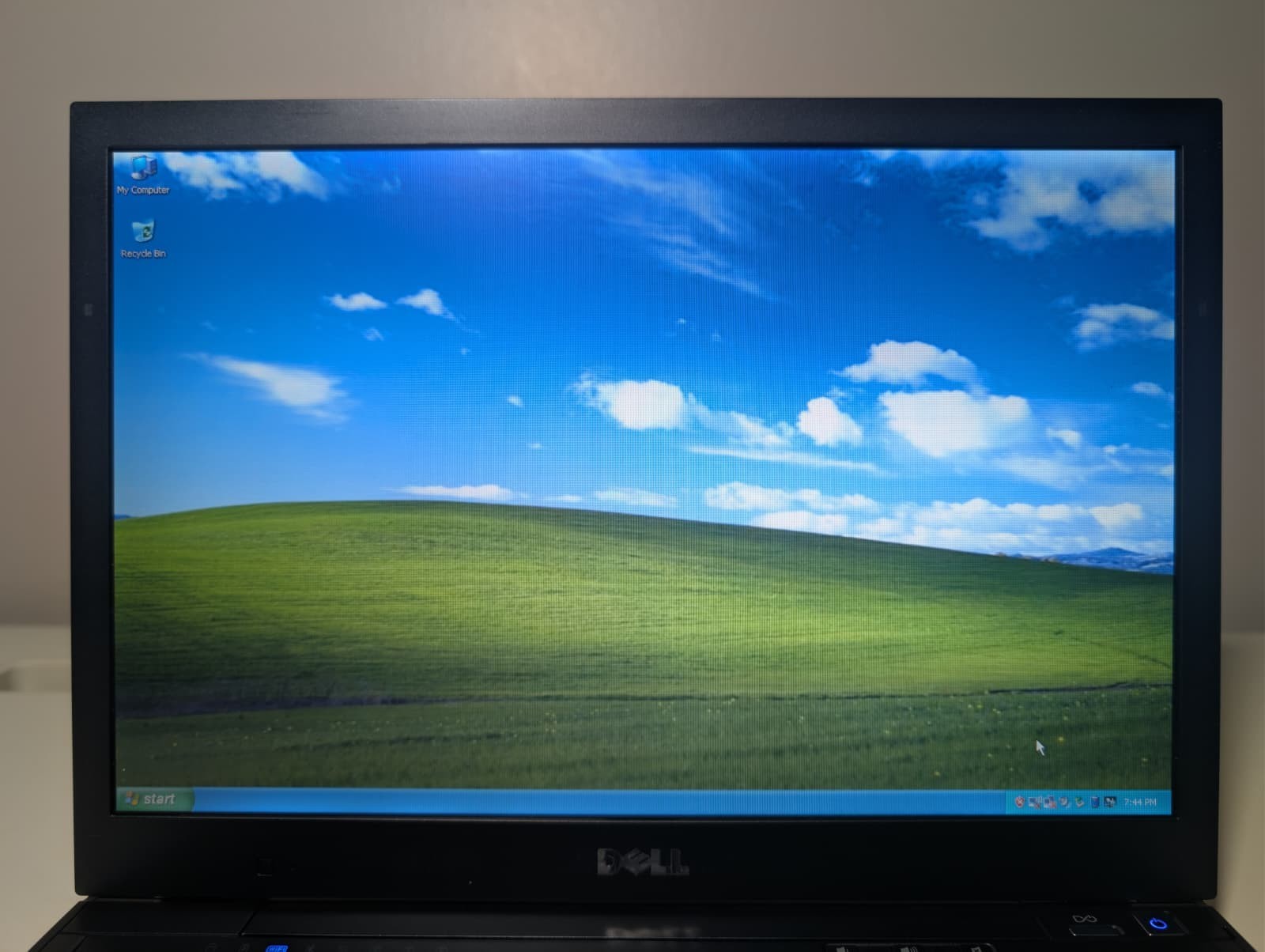 Dell Latitude E4300 | C2D 2GB RAM 160GB HDD | Win XP Pro 32-Bit | DVD+RW