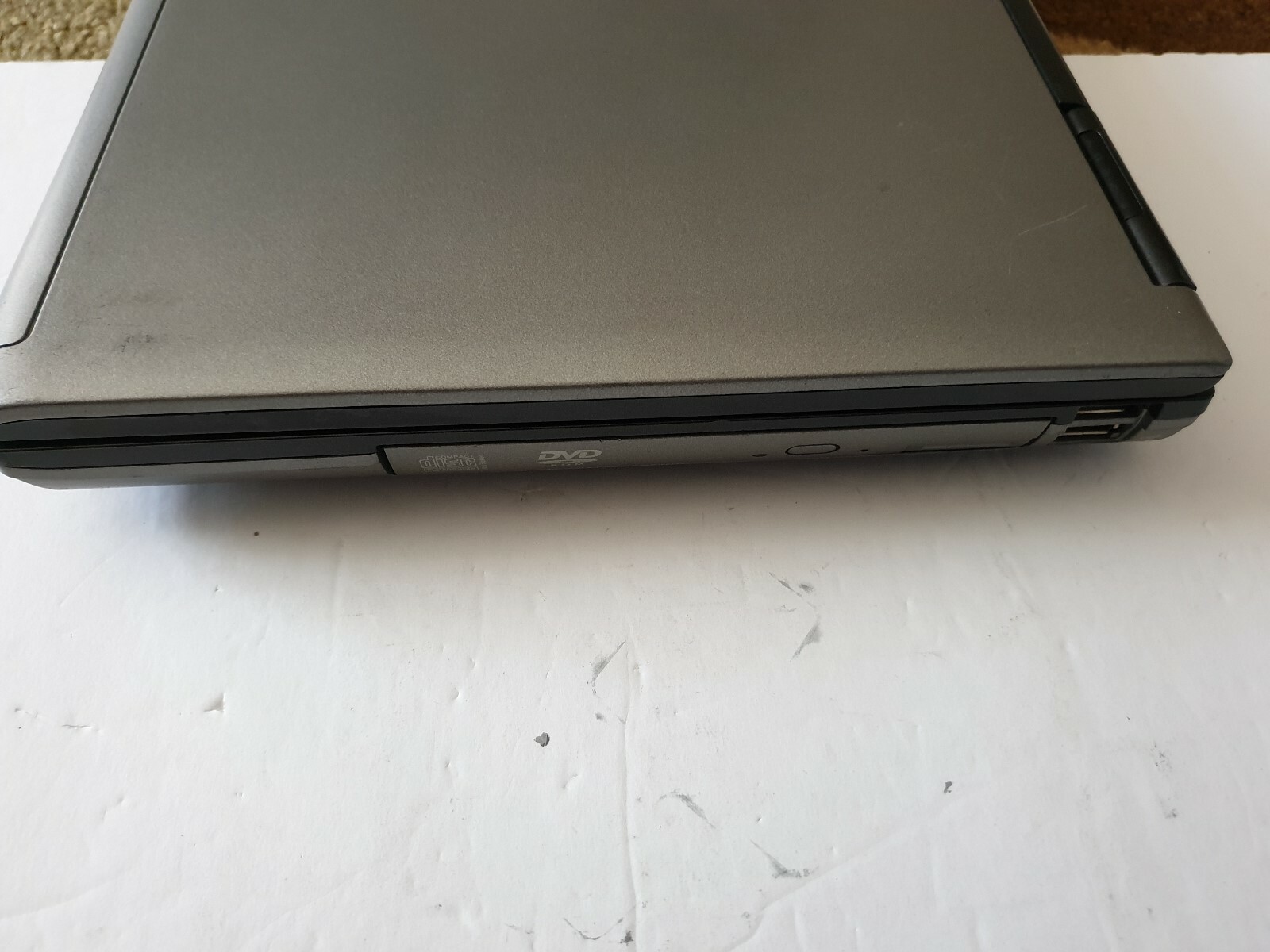 Dell Latitude D620 laptop computer Intel T5500 1.66GHz — FOR PARTS/REPAIR —-