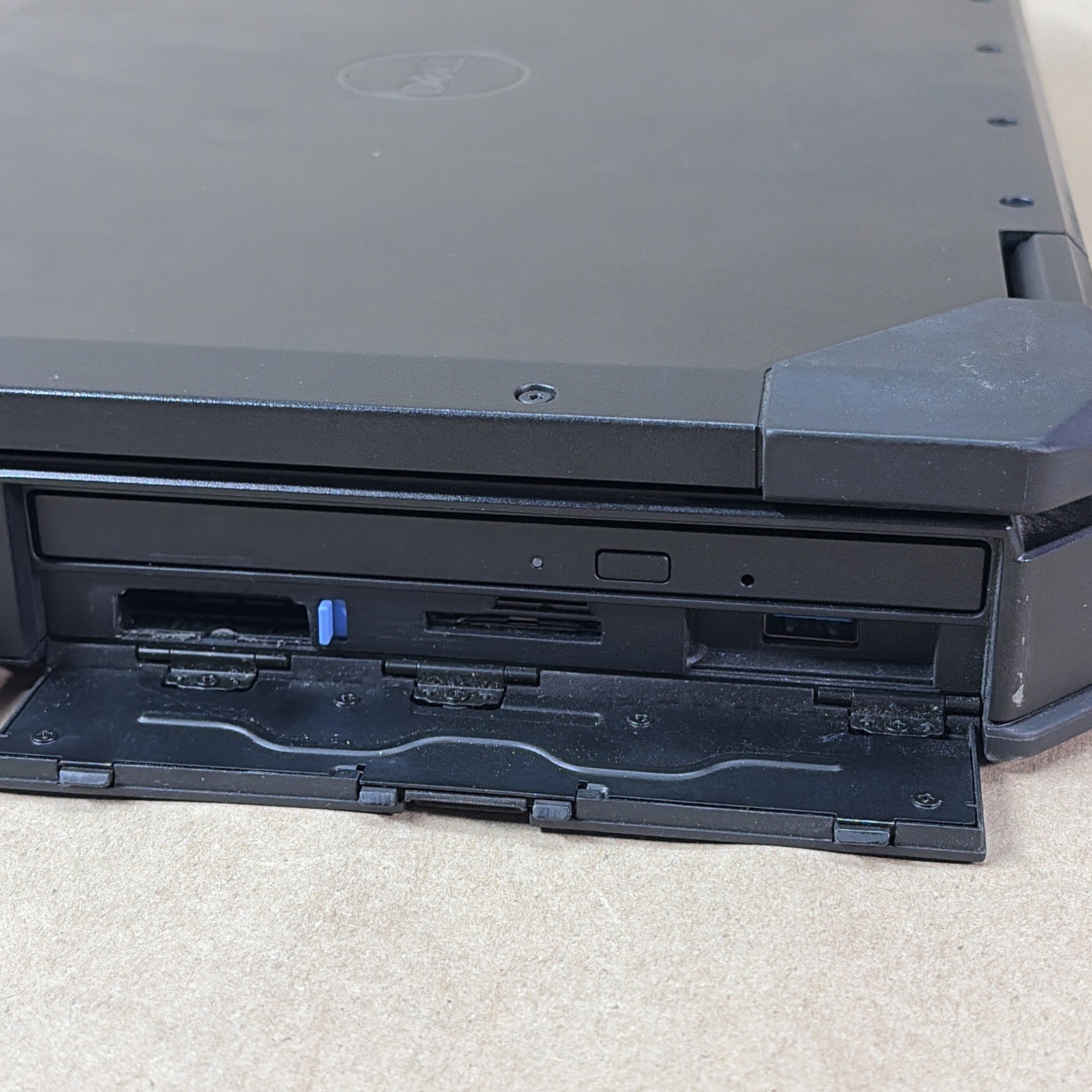 BROKEN KEY Dell Latitude 5424 Rugged 14″ i5-8350U 16GB RAM Touch NO SSD NO OS
